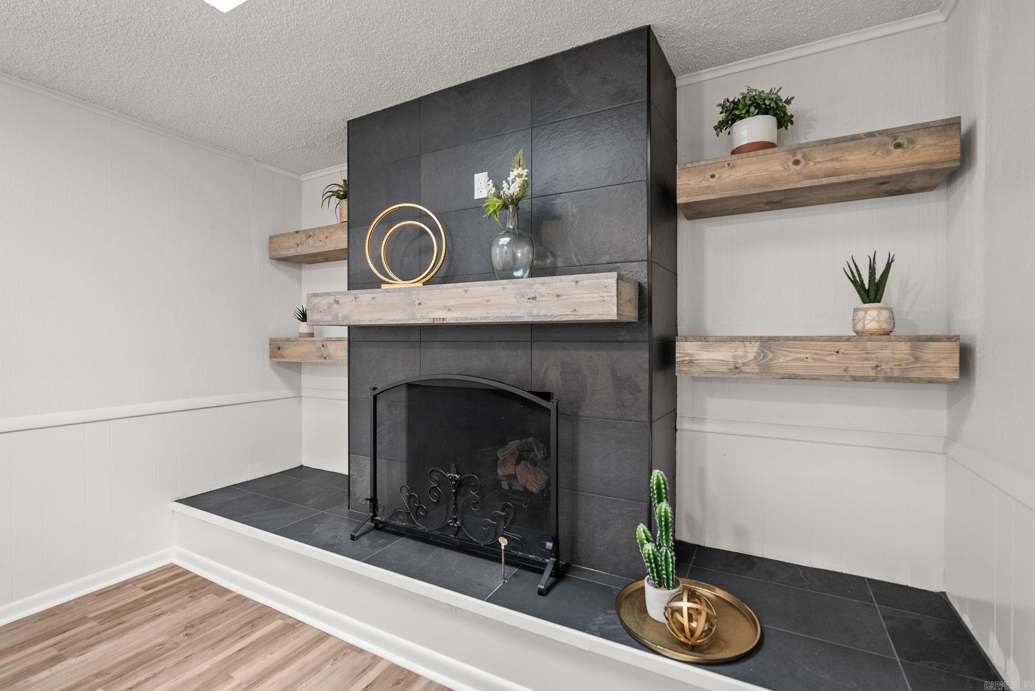 COLONY WEST - Residential