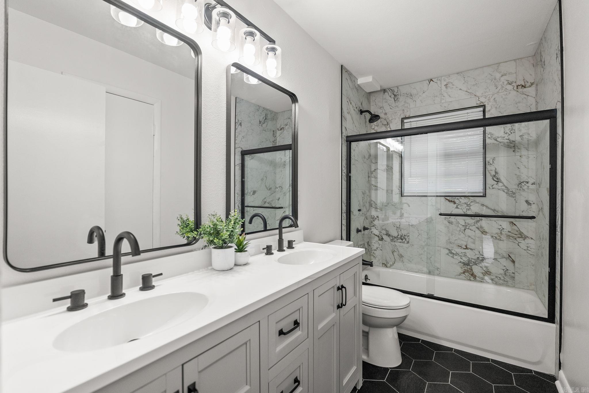 COLONY WEST - Residential