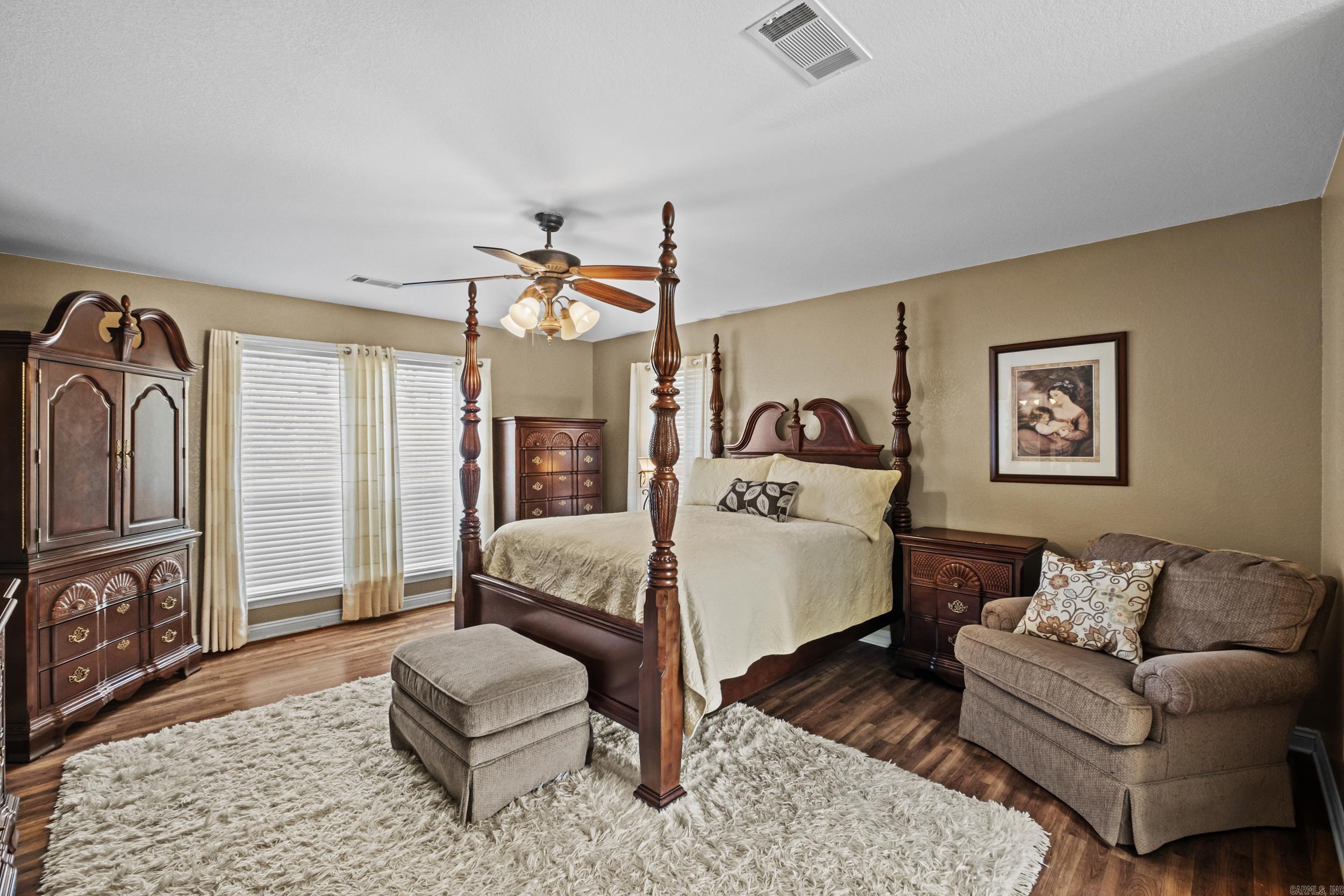 LEANING PINES - Residential