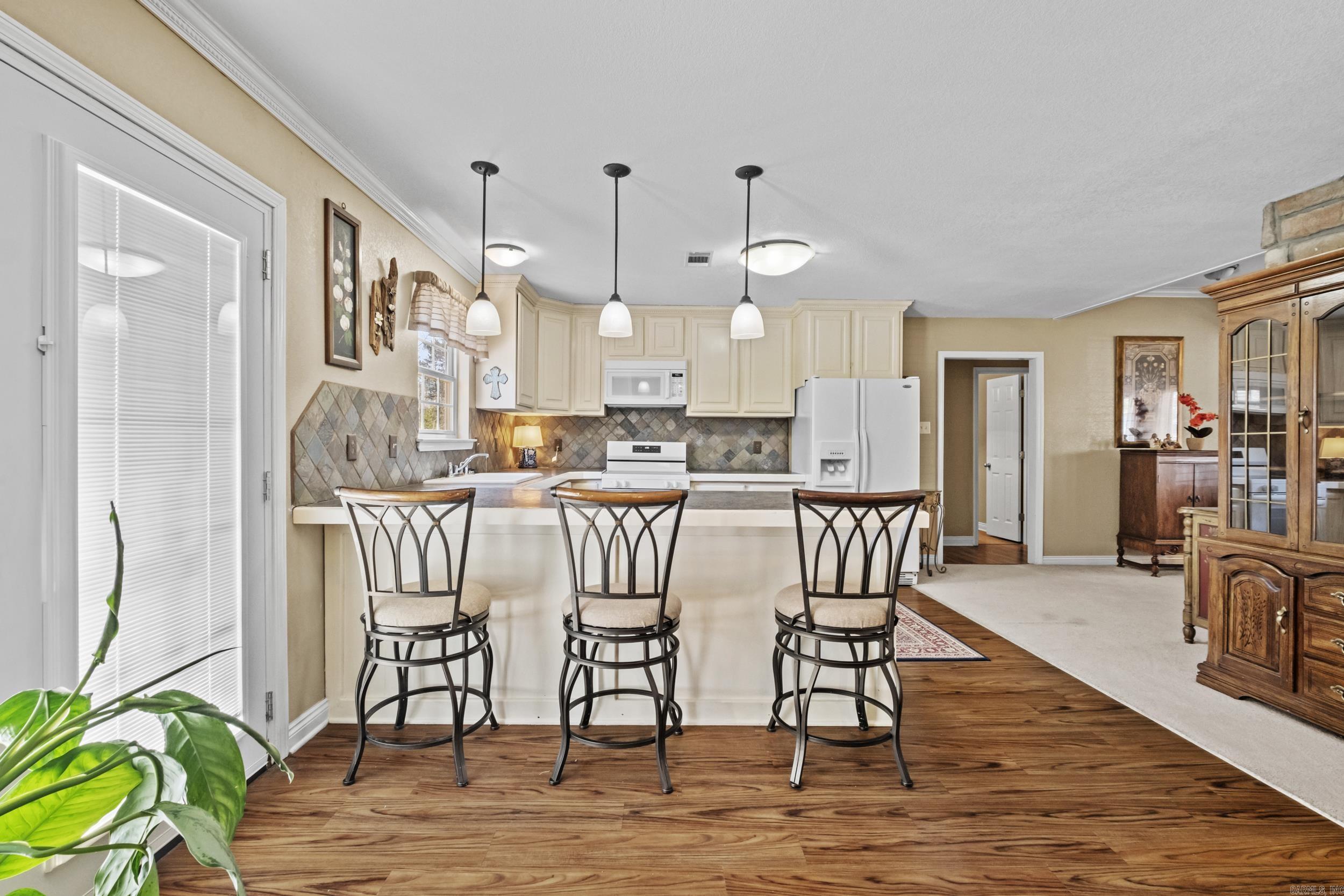 LEANING PINES - Residential