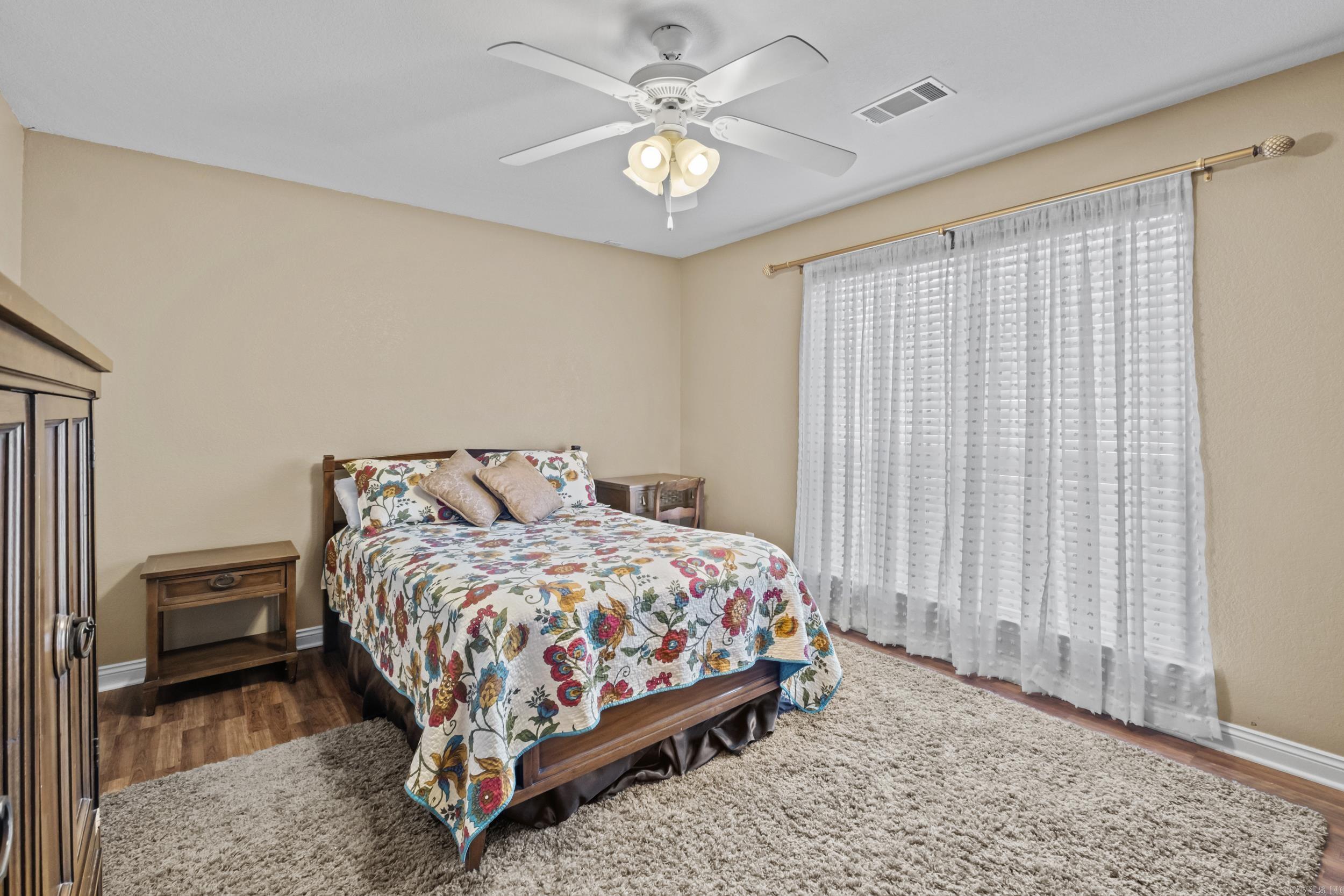 LEANING PINES - Residential