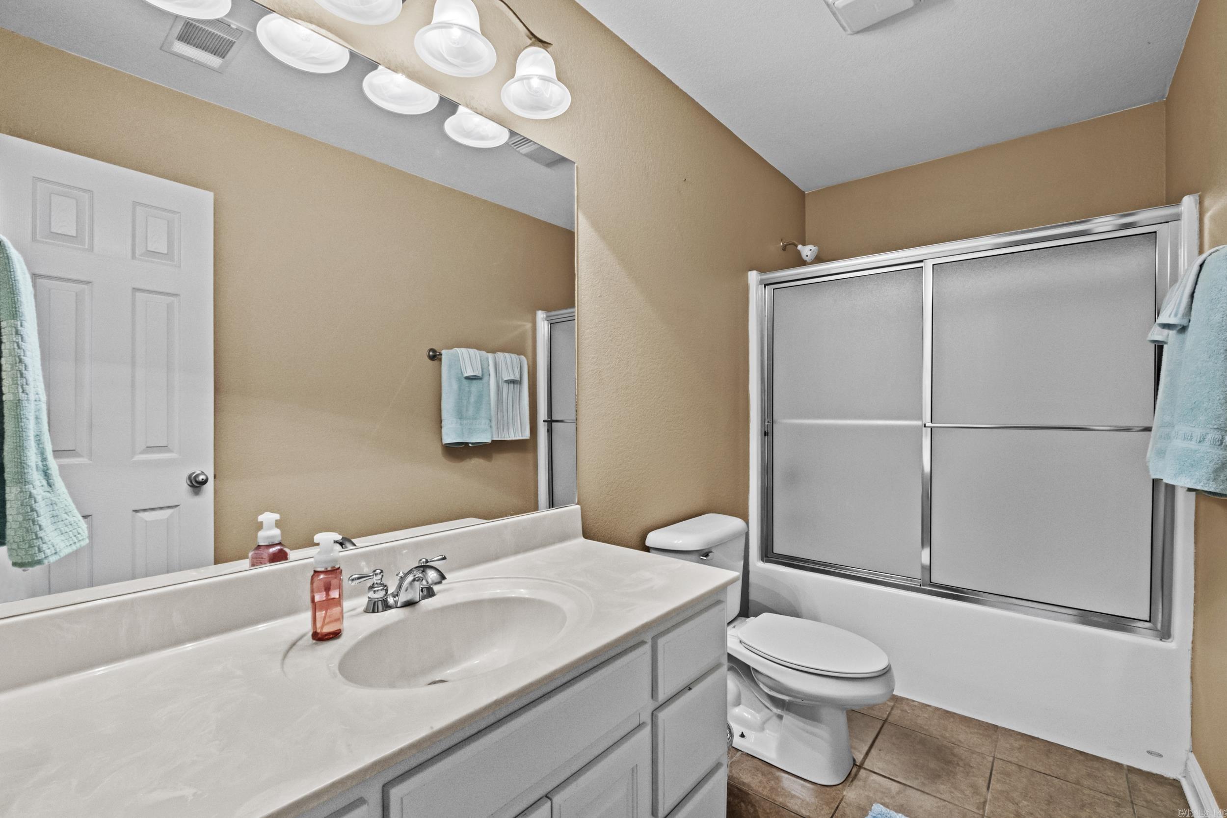 LEANING PINES - Residential