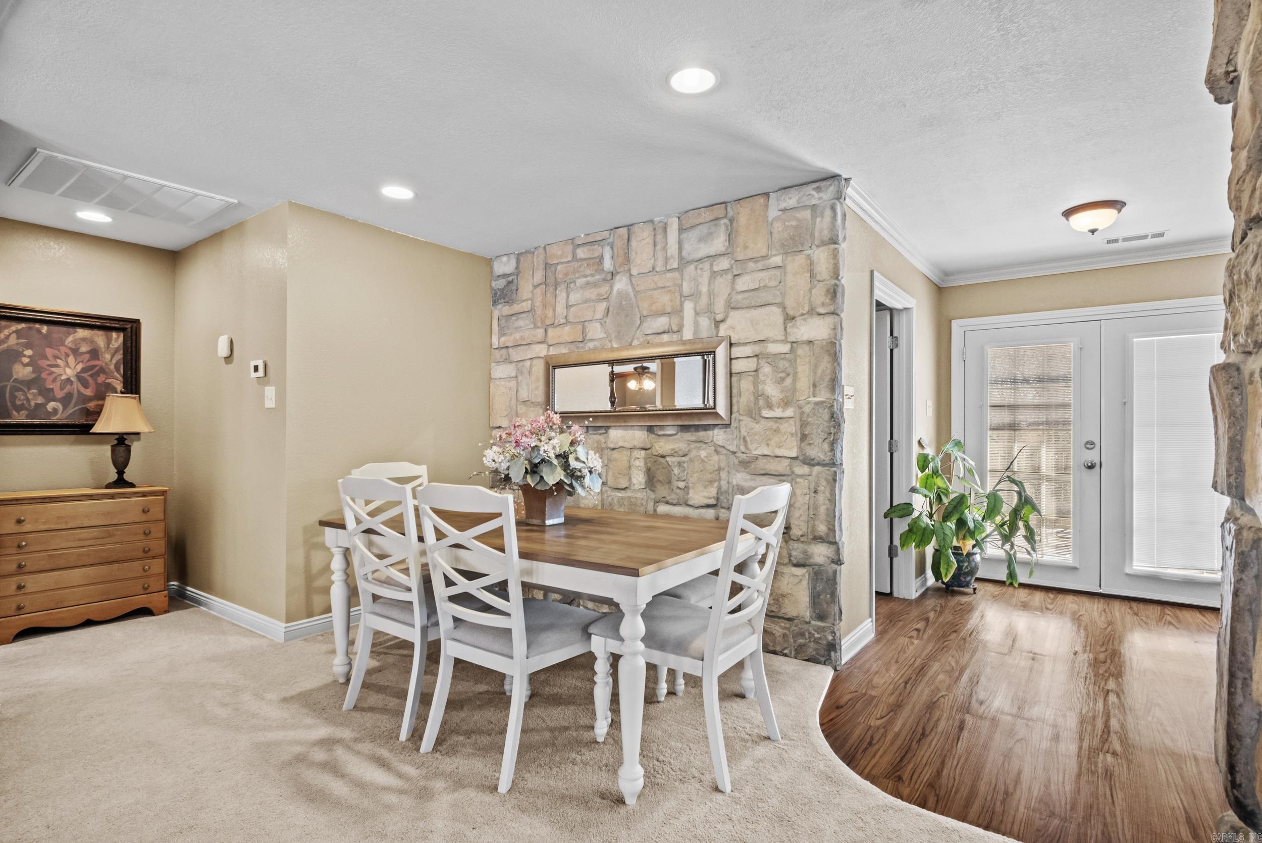 LEANING PINES - Residential