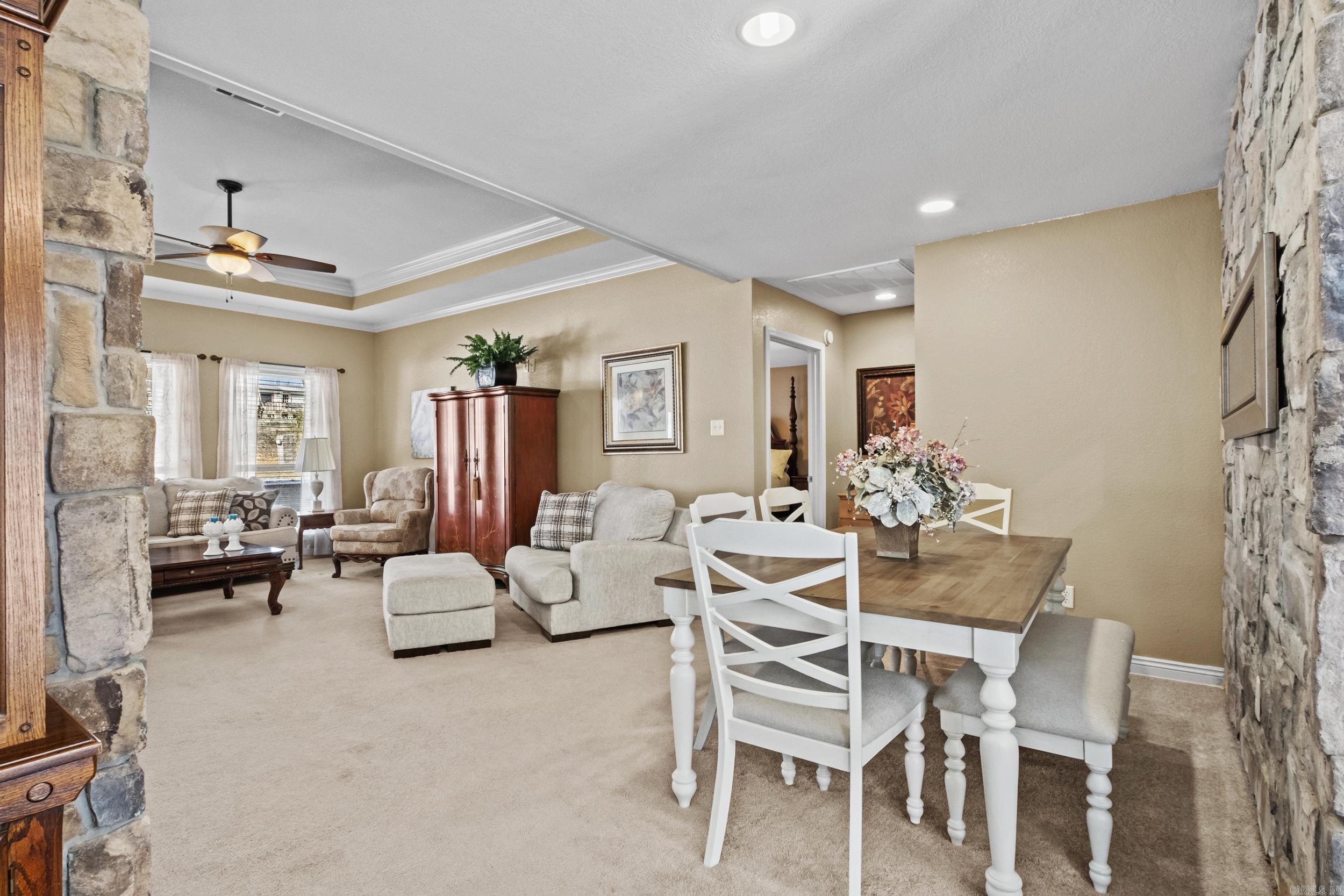 LEANING PINES - Residential