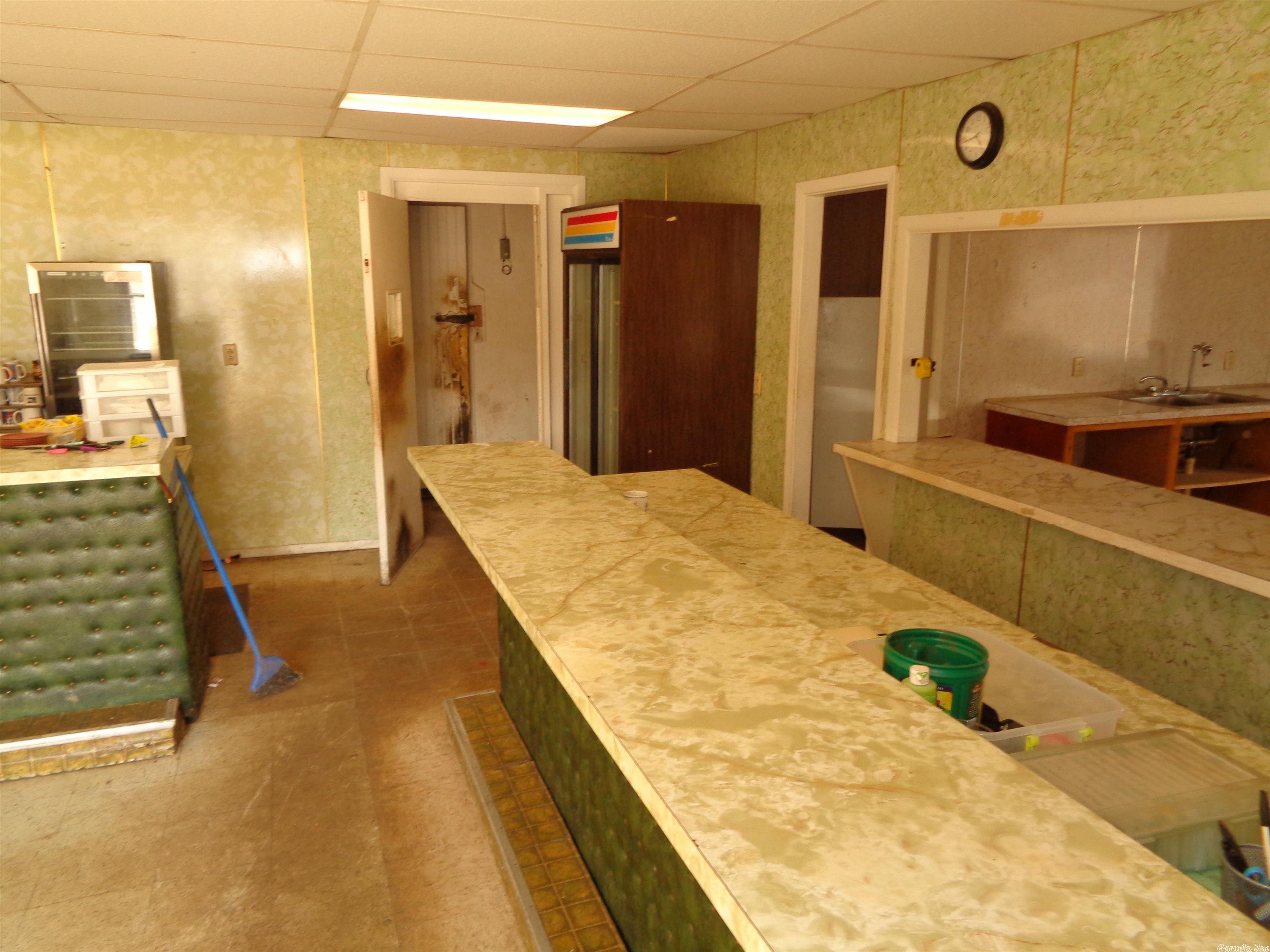 Evelyns Fountain Lake - Commercial Sale