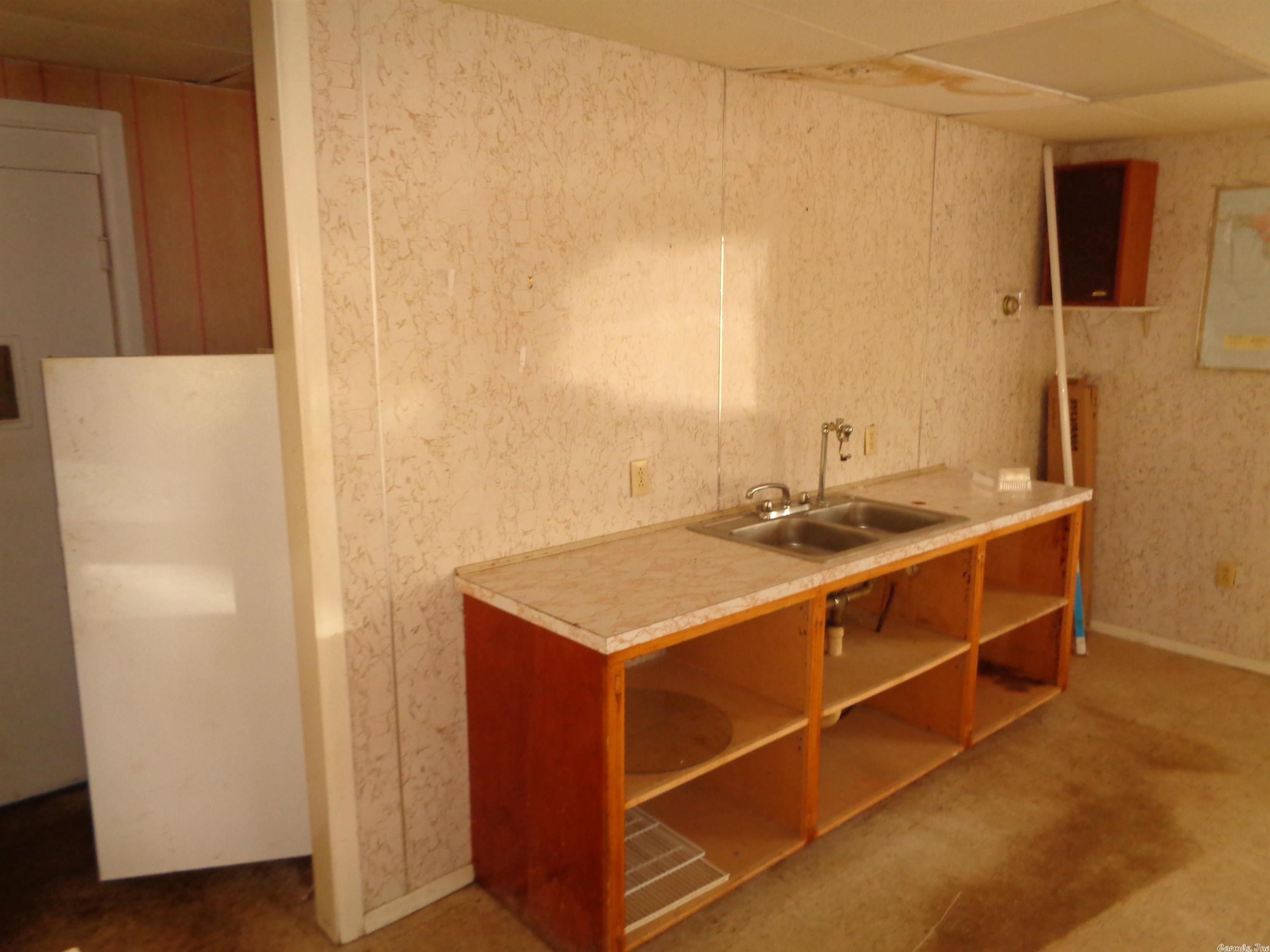 Evelyns Fountain Lake - Commercial Sale
