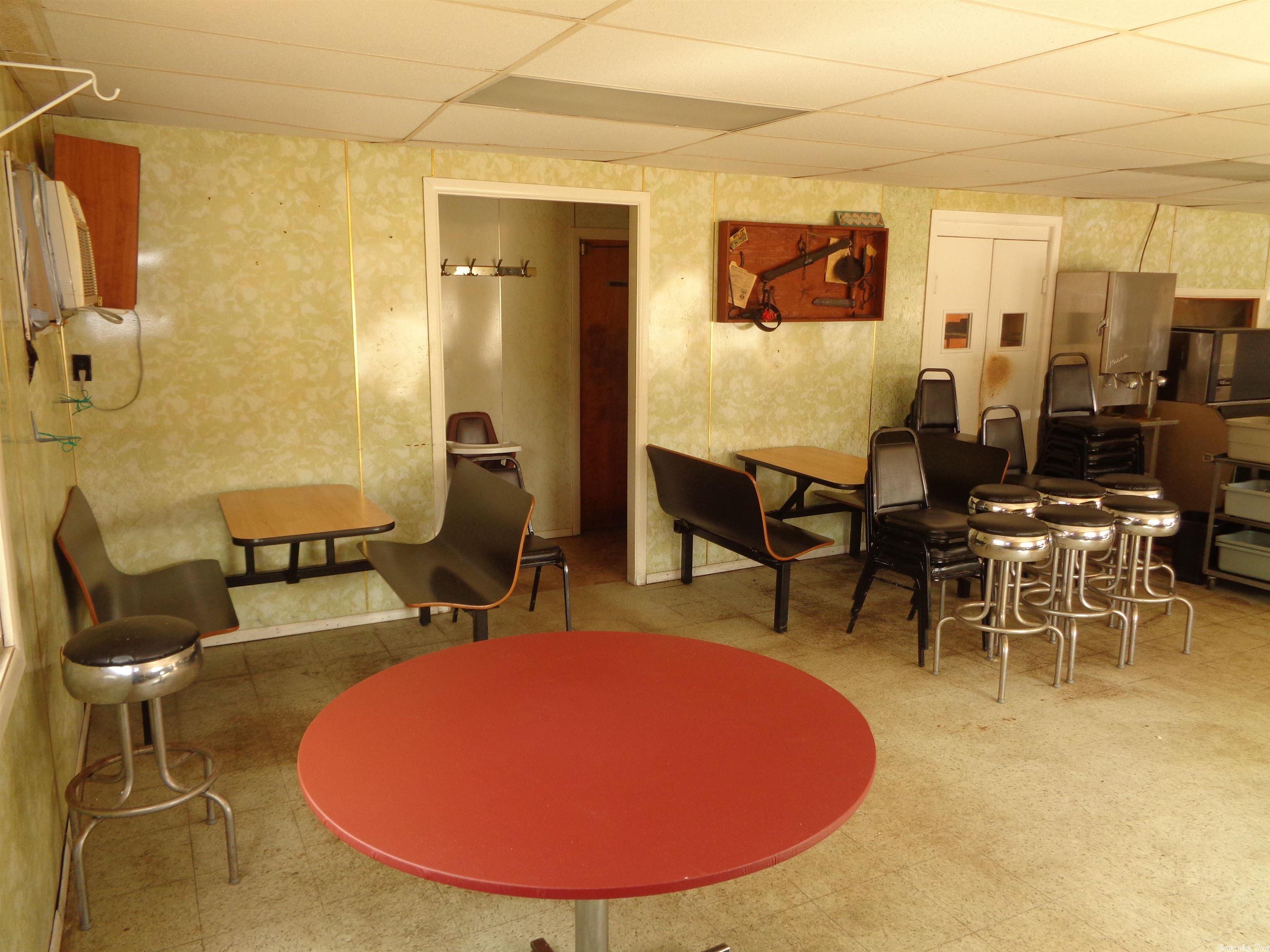 Evelyns Fountain Lake - Commercial Sale