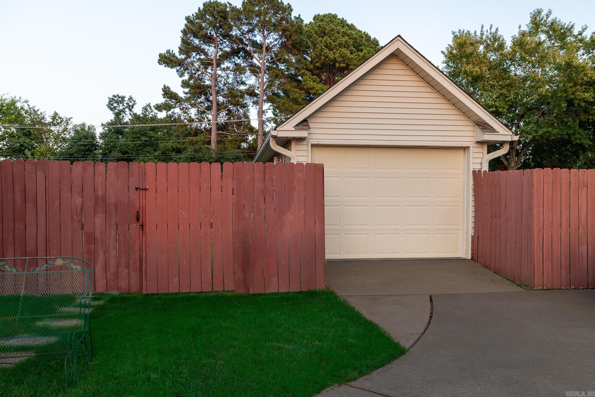 Royal Oaks - Residential