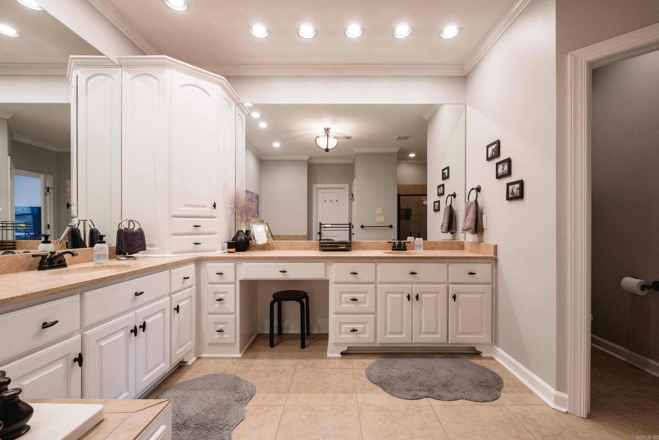 CHENAL VALLEY EPERNAY PLACE - Residential