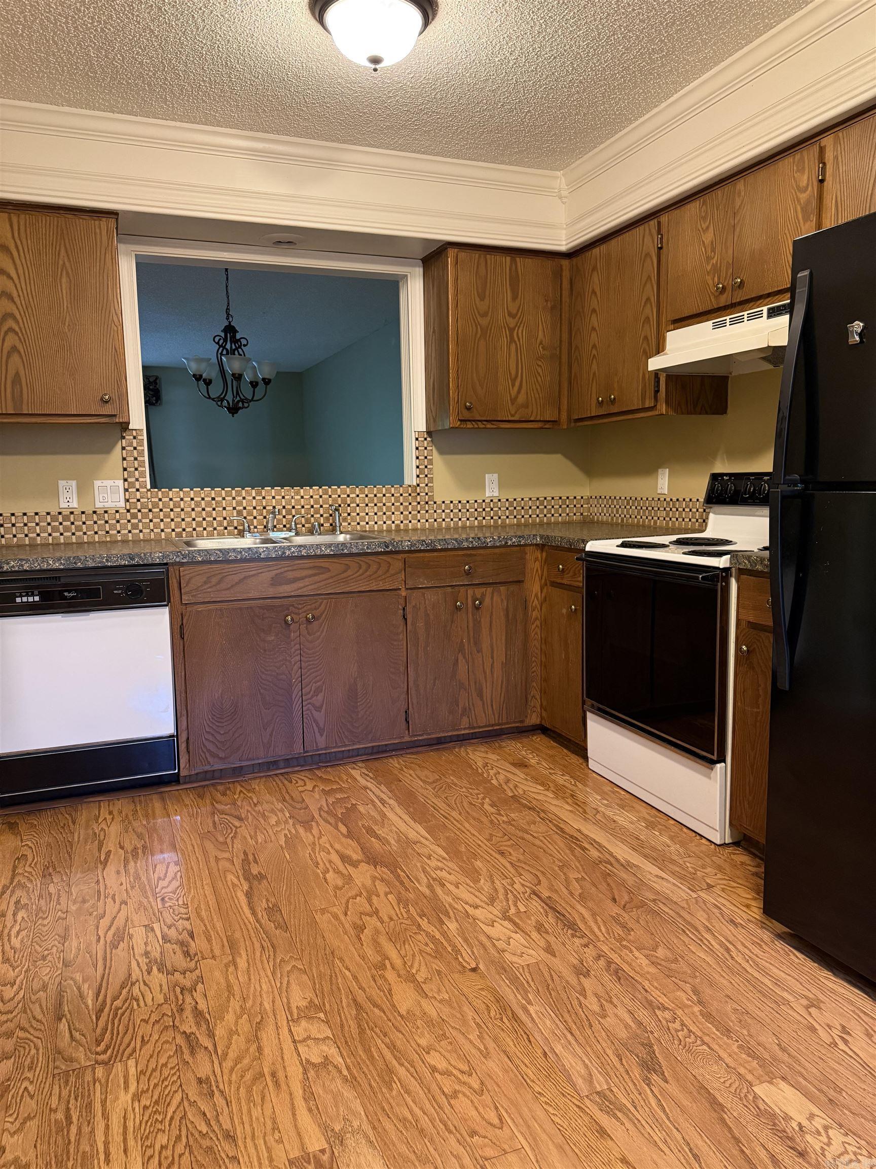 CORTEZ COURTS - Residential