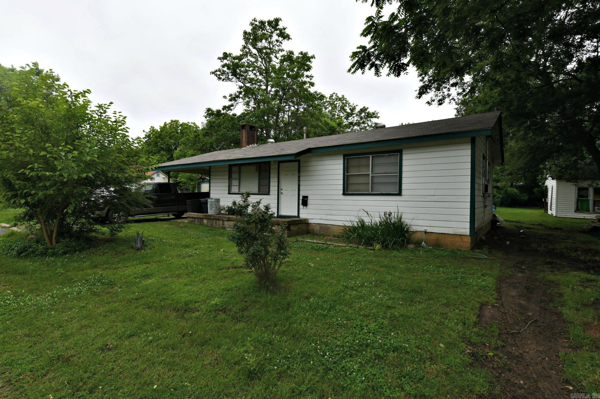 This charming 888 square foot, 3-bedroom, 1-bath home in Mena, Arkansas, offers a great opportunity as an investment property or a cozy home of your own. Featuring a new roof and some updated flooring, this home is ready for its next chapter. Situated on a spacious corner lot, thereās plenty of room to enjoy the outdoors, and an 8x10 storage building provides extra space for tools or hobbies. Currently being used as a rental property, it offers income potential for investors or a good start for any homebuyer. Donāt miss out on this versatile property in a convenient Mena location!