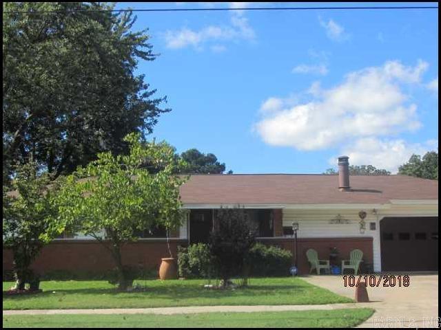 *NORTH LITTLE ROCK* CUTE HOME IN MEADOWLANE SUBDIVISION!! This Three Bedroom Two Bathroom Home Features Over 1500 Square Feet! Stove And Refrigerator Included! Washer/Dryer Hookups! Vinyl Flooring Throughout! Two Car Garage! Fenced In Backyard!! AVAILABLE MID JULY 2025!!!