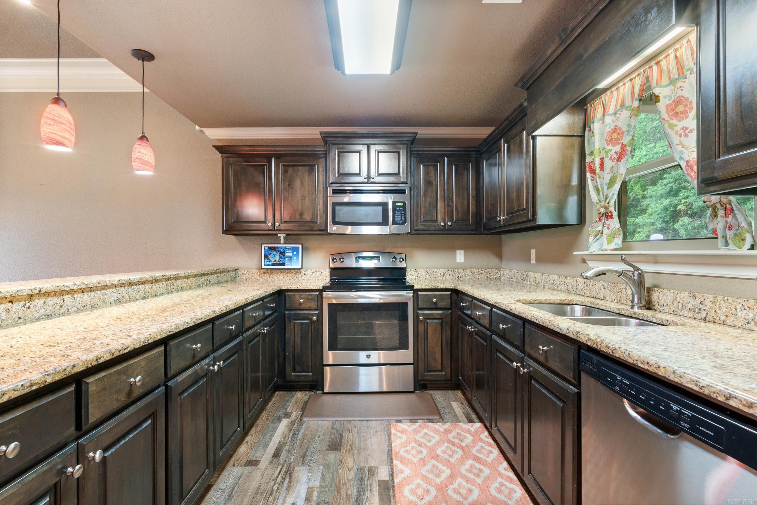 SHADOW CREEK - Residential