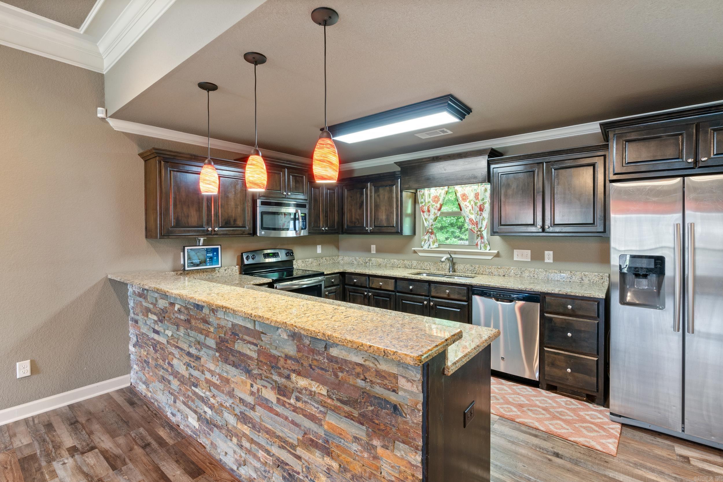 SHADOW CREEK - Residential