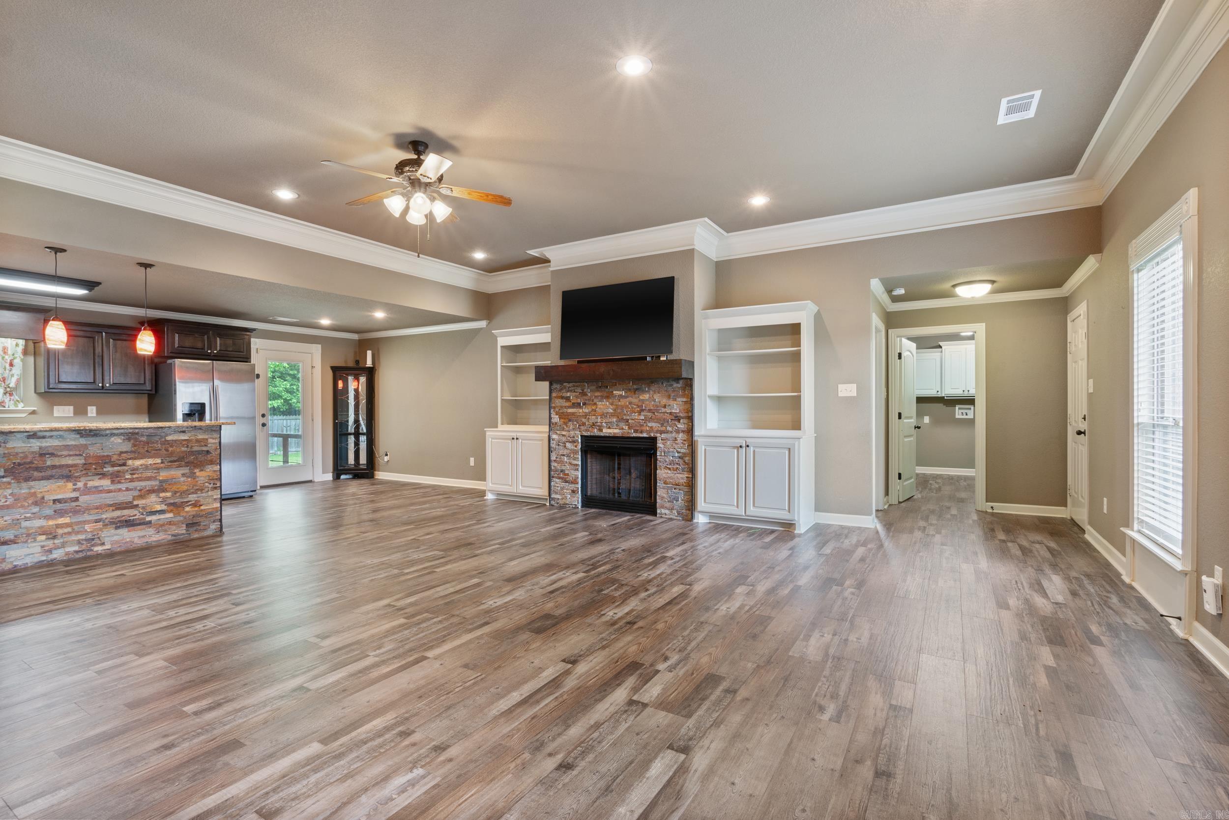 SHADOW CREEK - Residential