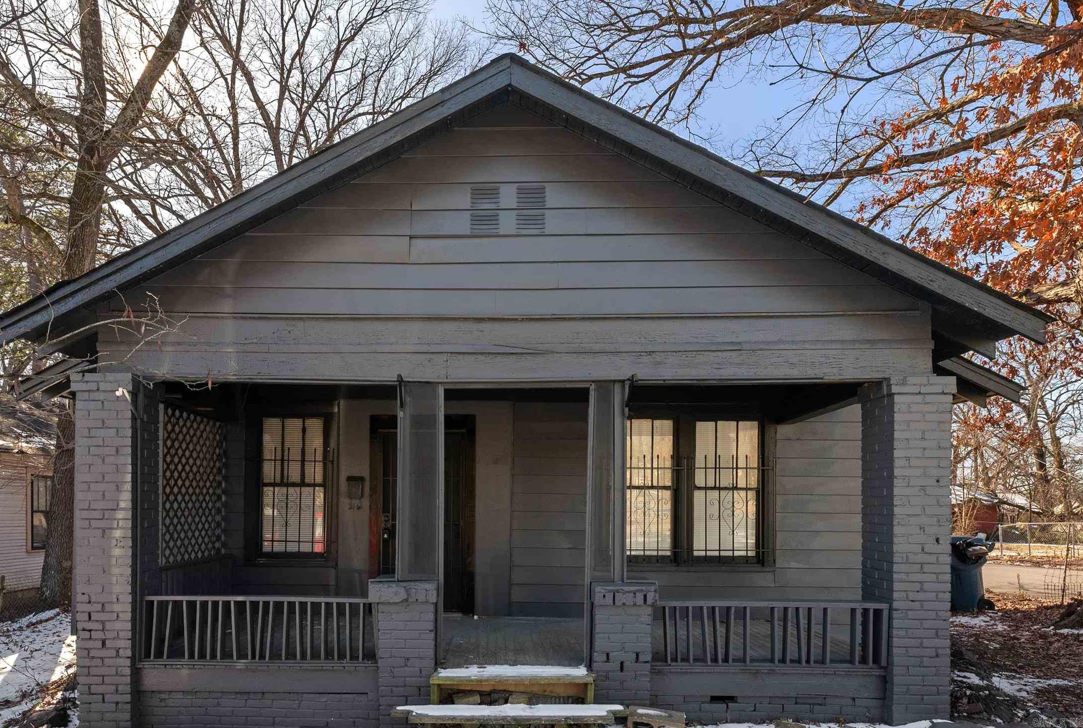 INVESTORS! Currently leased and a great addition for your portfolio! Updated!! Modern touches throughout! Close to UALR & easy access to highway! New HWH, roof 9 years old, new HVAC! Tenant will need notice for showings. Schedule today!