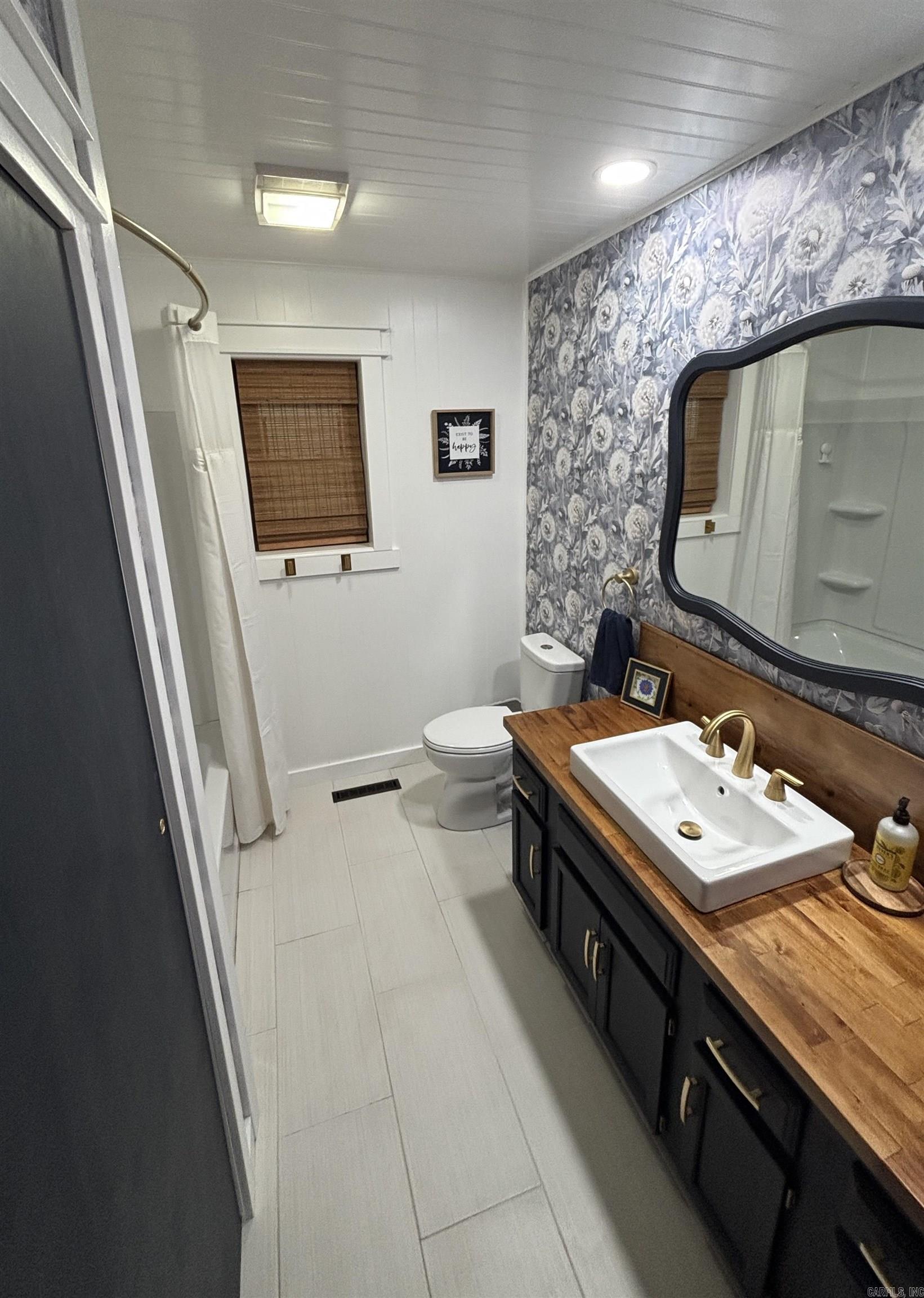 CAMELOT ESTATES - Residential