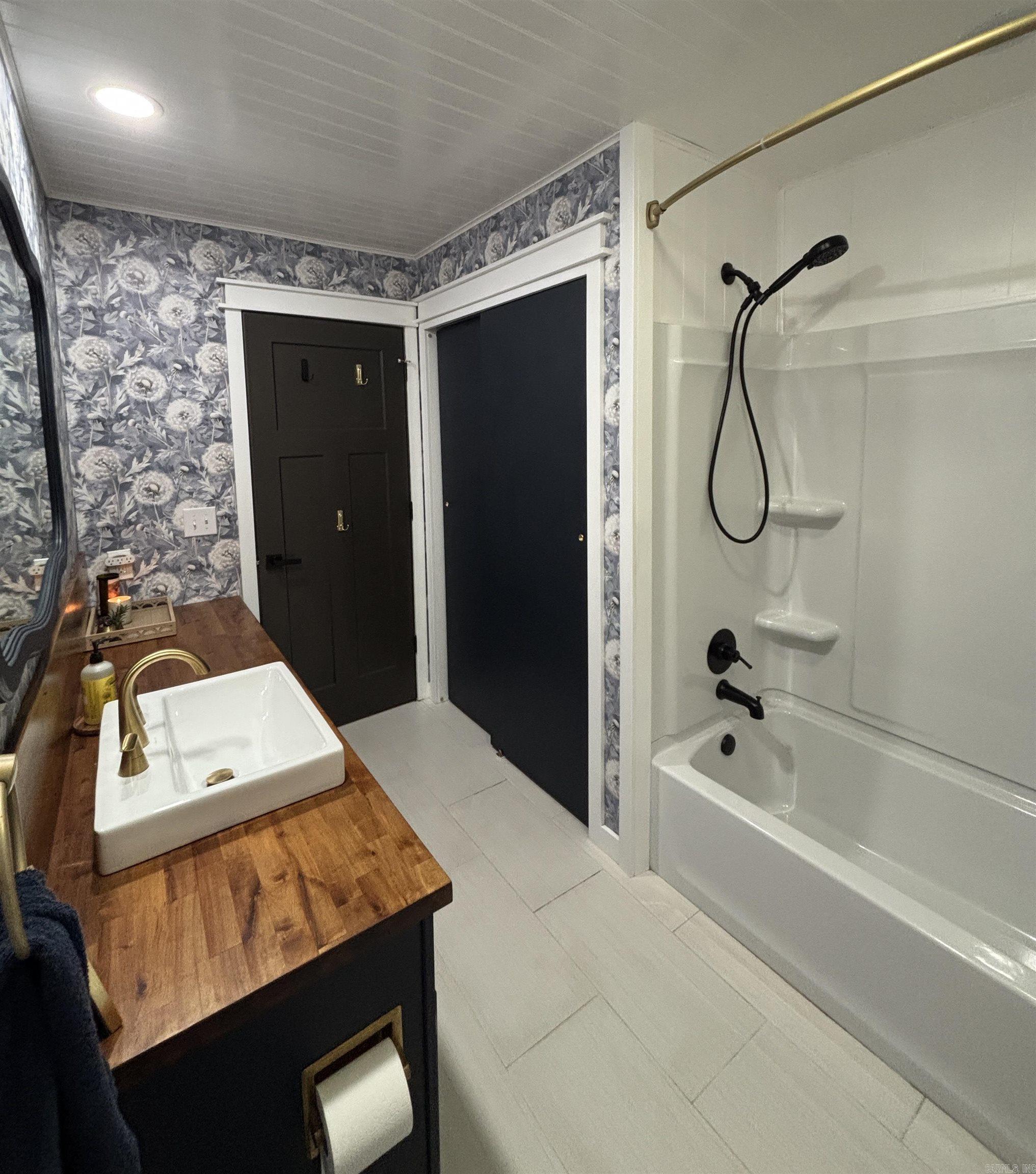 CAMELOT ESTATES - Residential