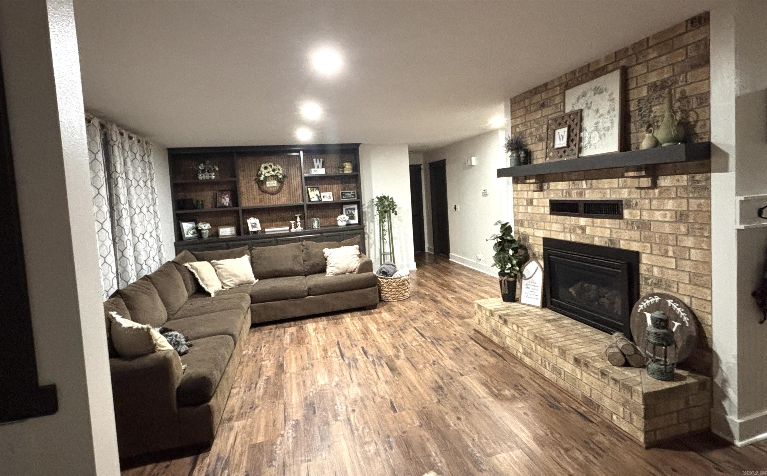 CAMELOT ESTATES - Residential