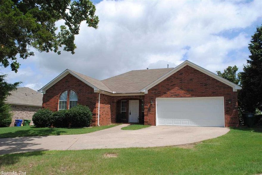 Nice home in Deerfield!  Tile in the foyer with hardwood floors in the great room. Fresh paint throughout.  Split floor plan. Master bath has a 42"x60" walk in shower, double sinks, and his/her closets!  Guest bath also has double sinks.  Smooth top stove replaced in '08, disposal in '14, and a/c unit in '13.  HVAC has an AccuClean filtration system! Vista view of Conway from the back yard. This home has lots of window/natural light.  Great location in a cul-de-sac and convenient to I-40!