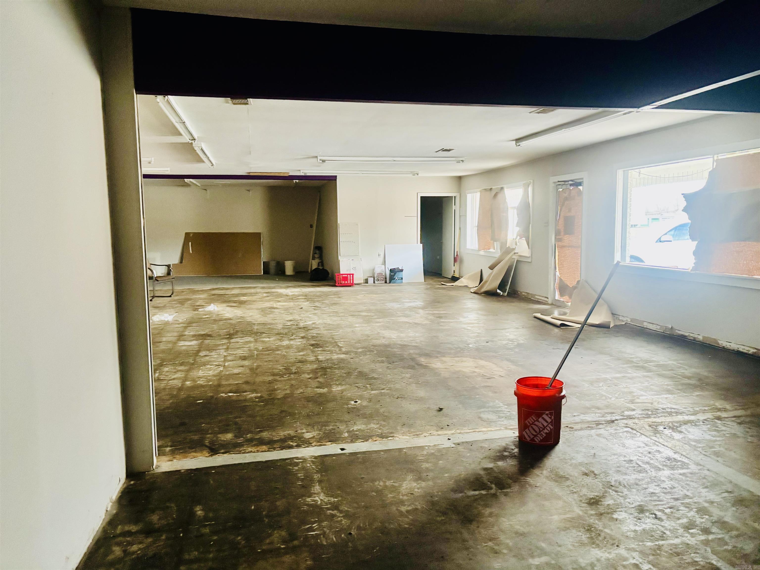 Dismukes - Commercial Sale