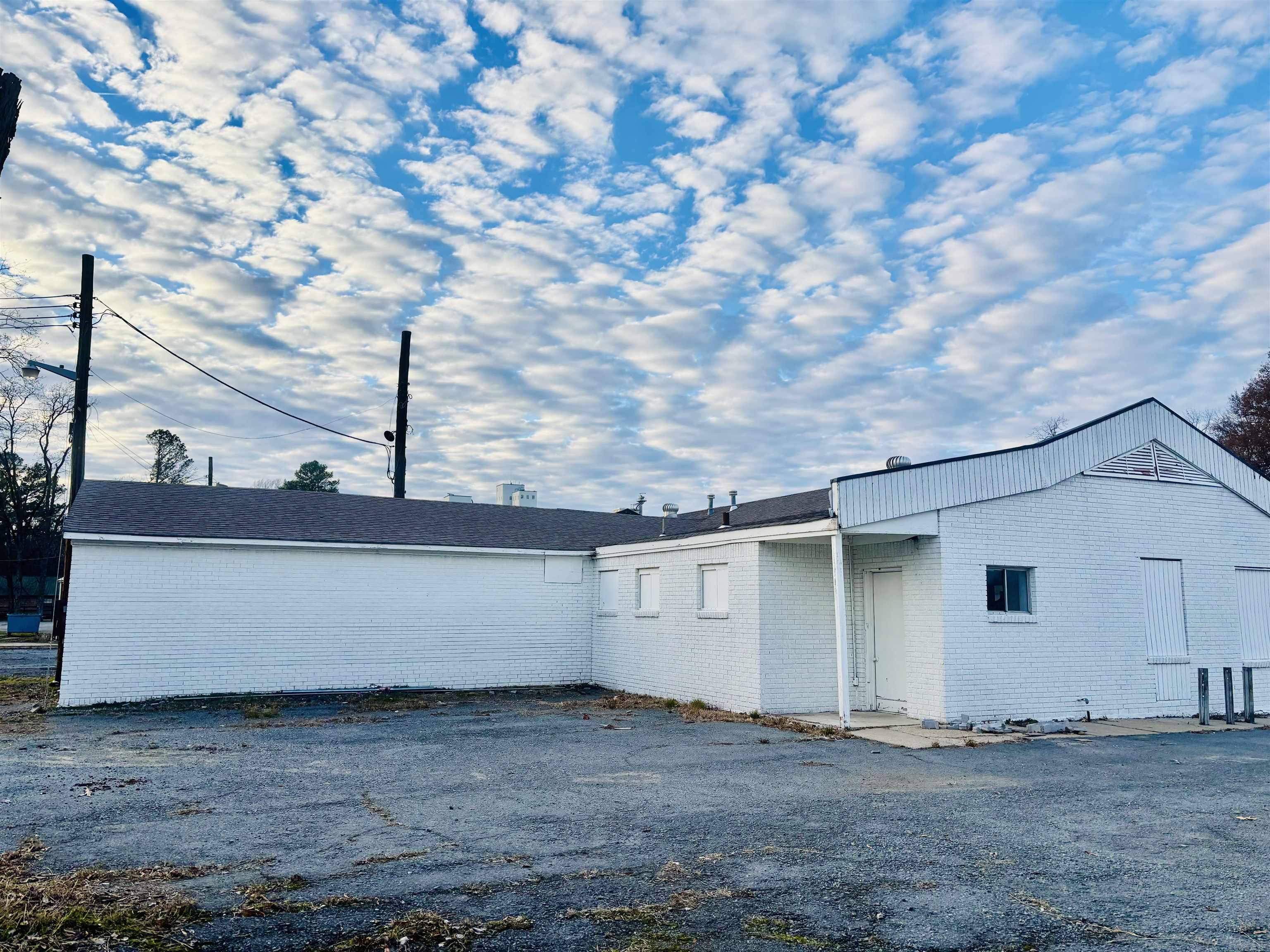 Dismukes - Commercial Sale