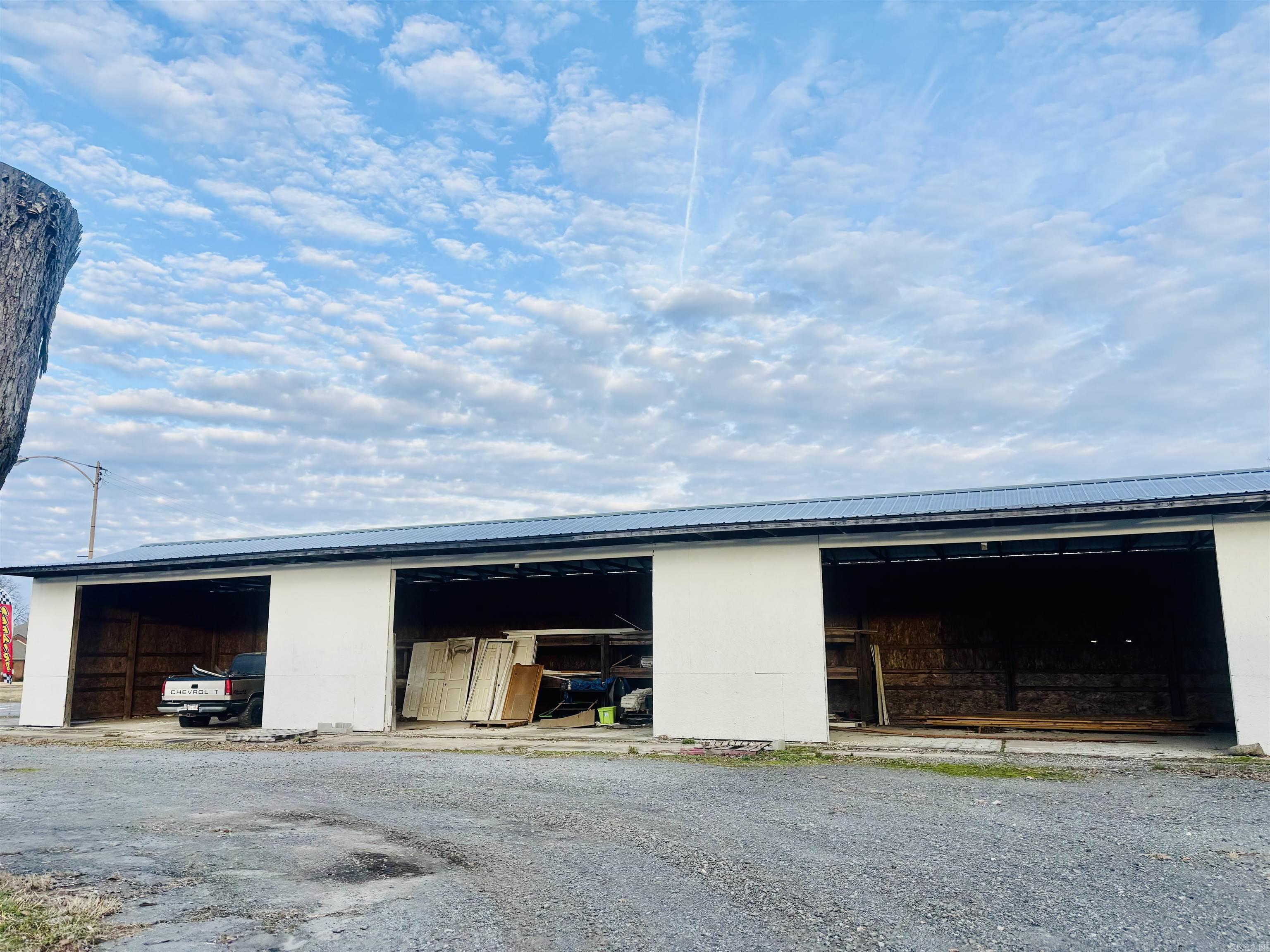 Dismukes - Commercial Sale