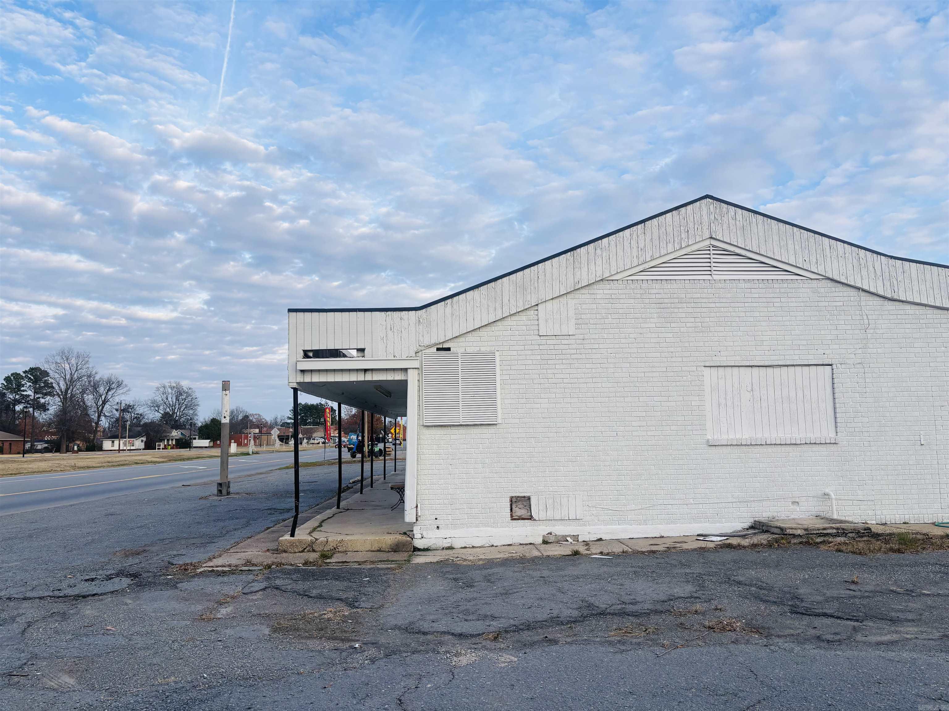 Dismukes - Commercial Sale