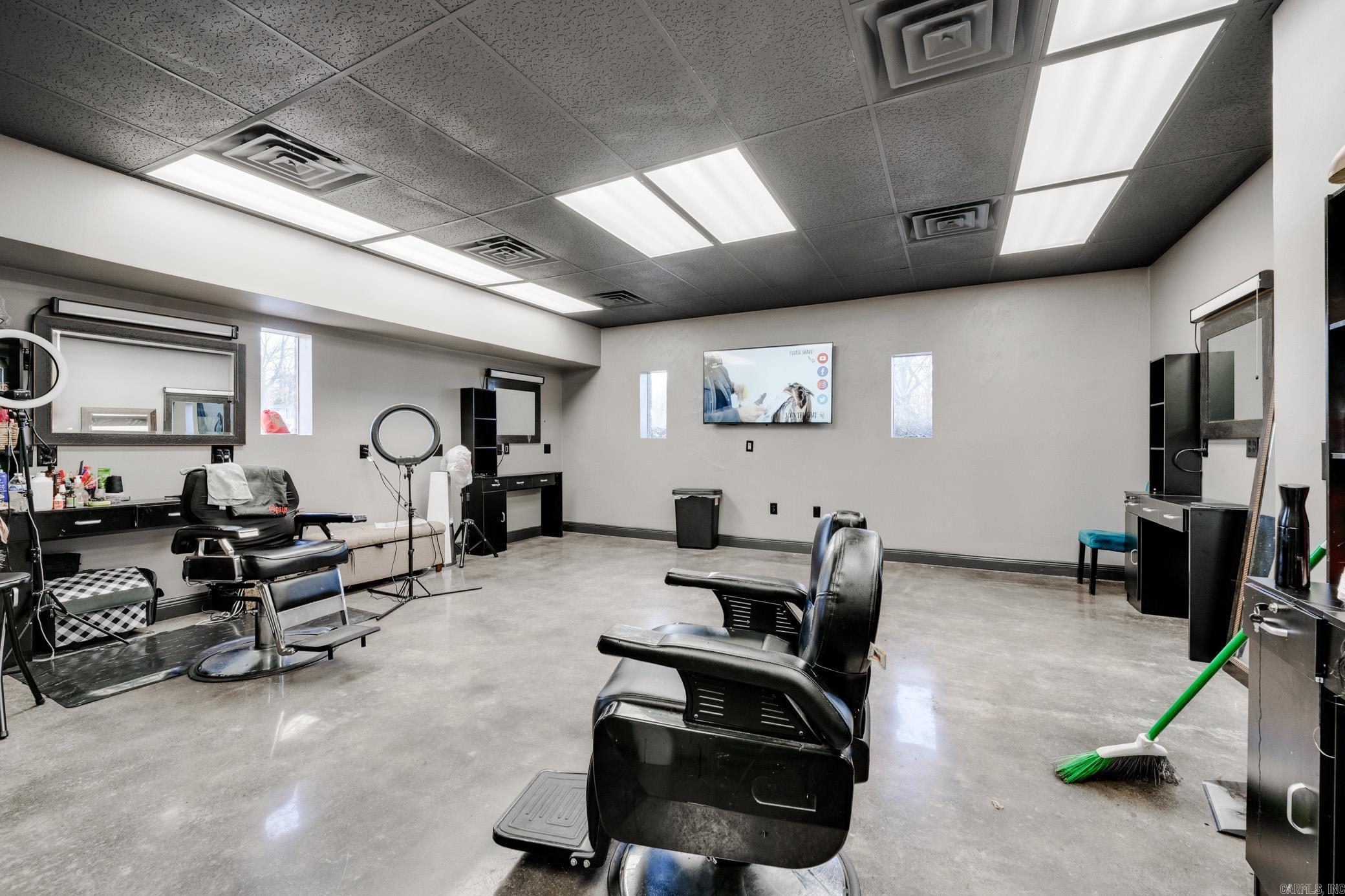 John Barrow 9L - Commercial Sale