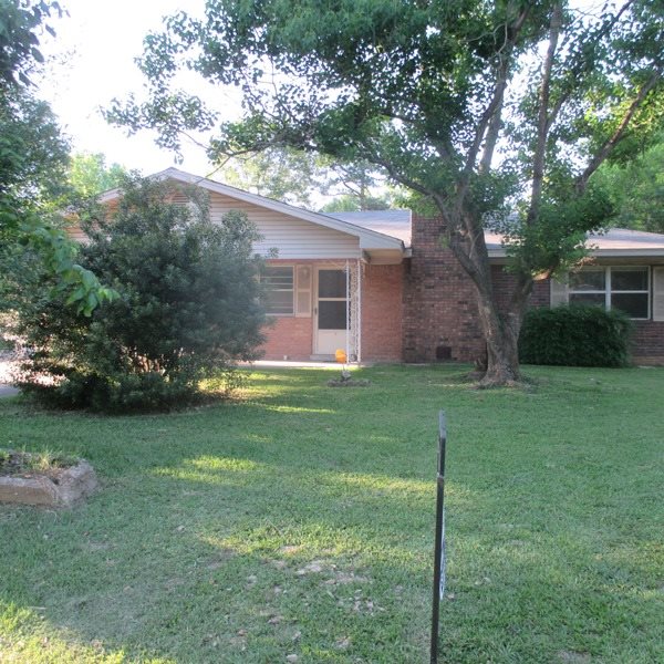 Great home, new tile, large master bedroom. Two fireplaces.
