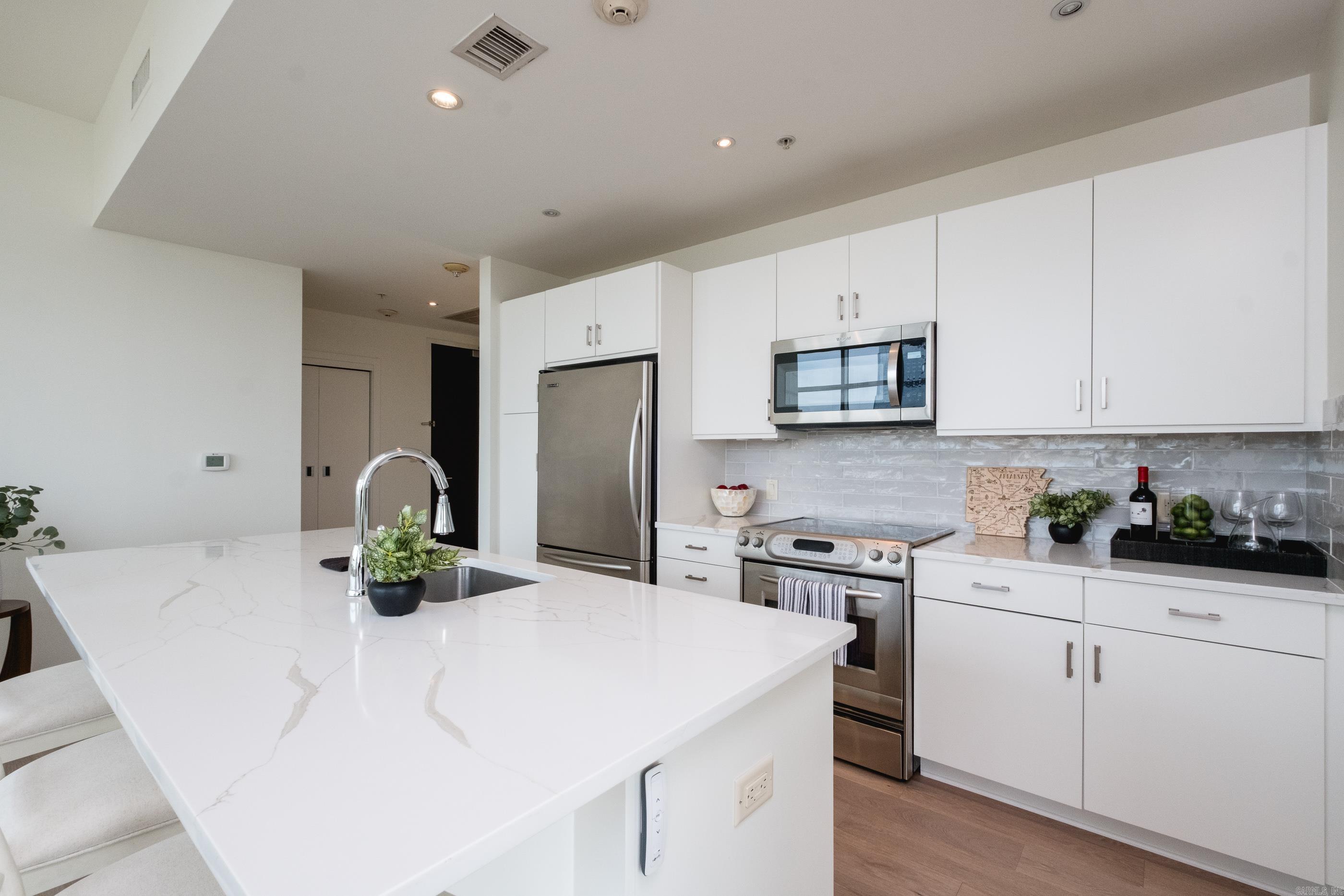 300 THIRD HPR - Residential