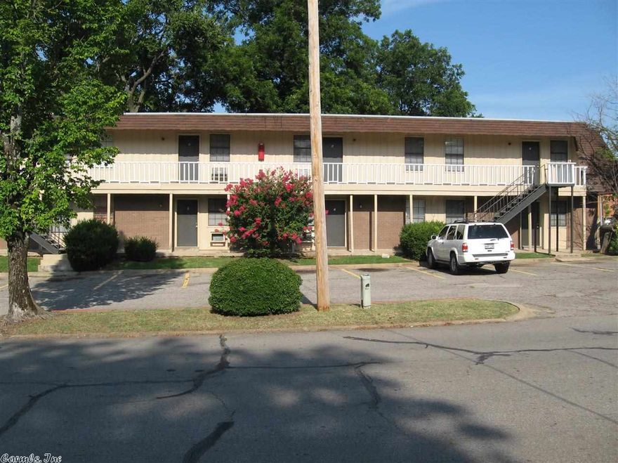 16 Unit apartment complex in close proximity to downtown Searcy.
