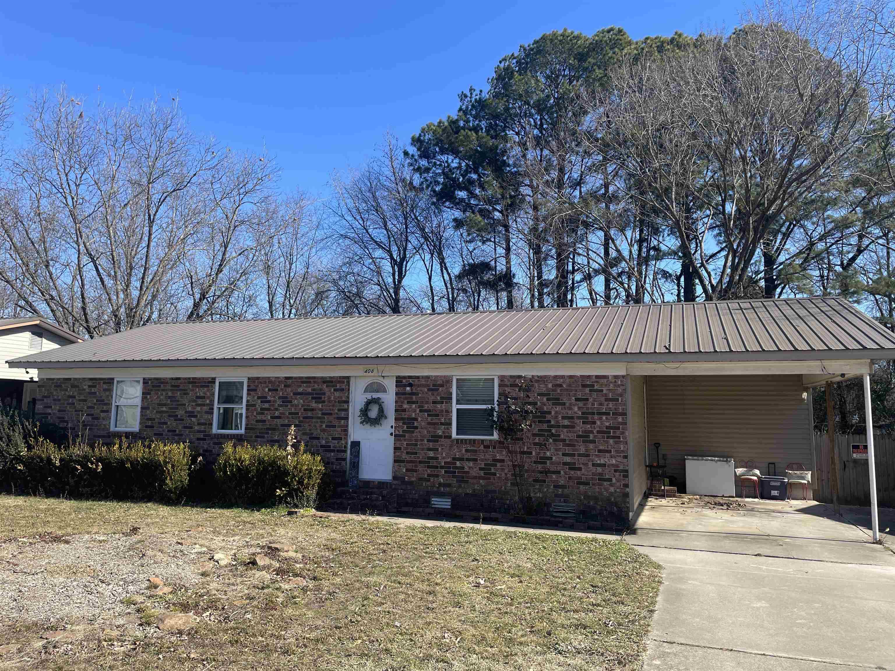 Start your next phase of life in comfortable living! This 3-bedroom, 2-bath joyous home offers 1,228sf, it's a well maintained space on the west side of Searcy, AR. Built in 1977, it's updated, cozy, and charming. Enjoy a big, tree-shaded backyard perfect for afternoon relaxation and a sizable deck thatās ideal for entertaining or quiet evenings outdoors. Whether youāre a family looking for your forever home or a investor seeking a great rental opportunity, this property combines an inviting layout, a fantastic location, and exceptional value without the fuss of overdone real estate jargon. Step inside and see for yourselfāthis home is ready for you!