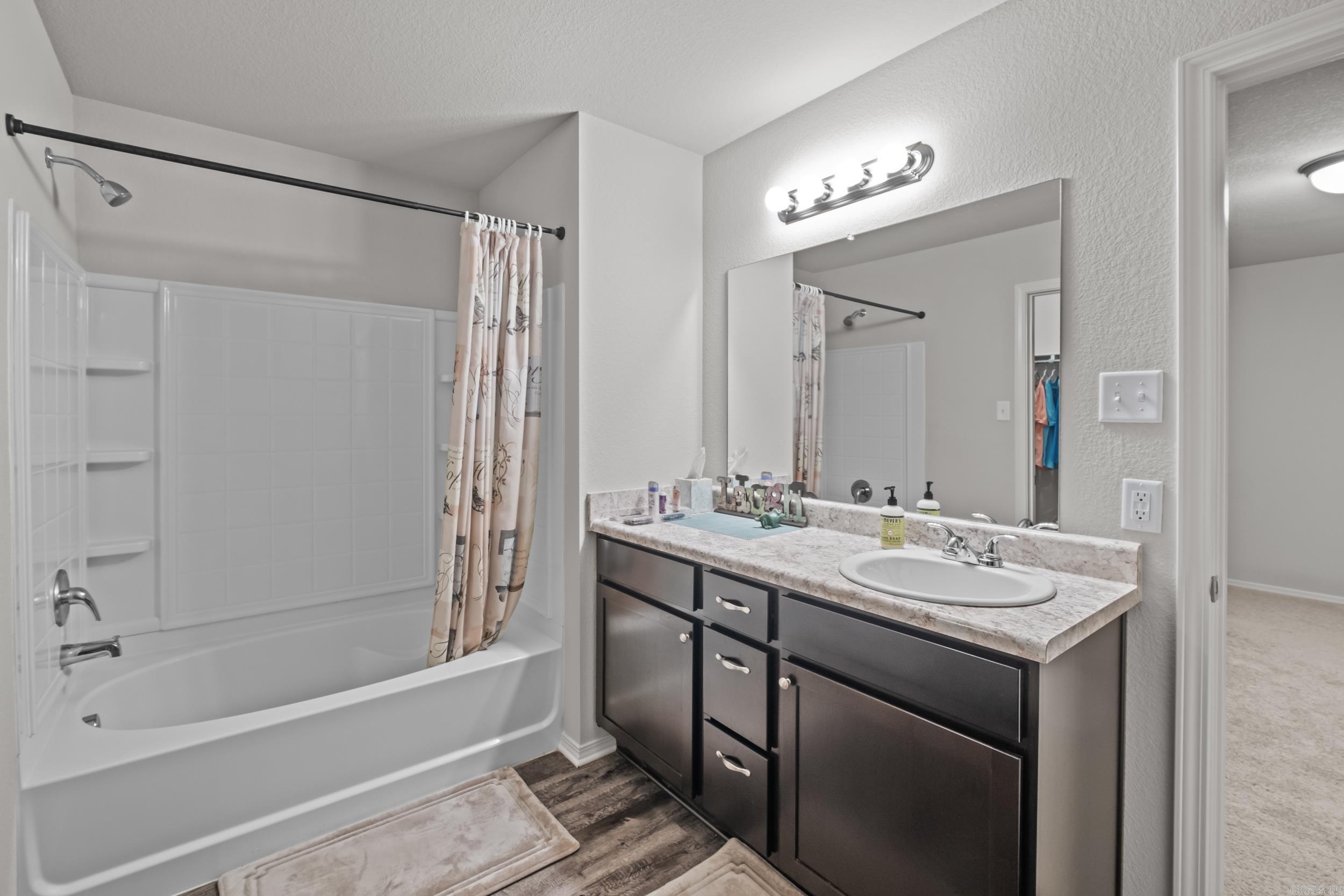 OAKLAND GROVE ESTATES - Residential