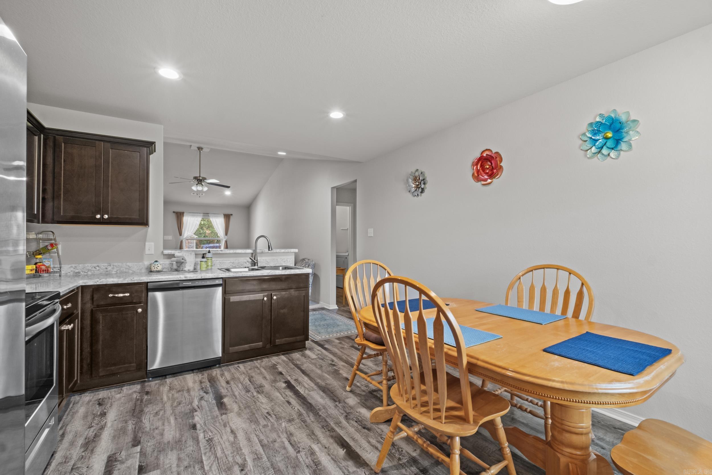 OAKLAND GROVE ESTATES - Residential