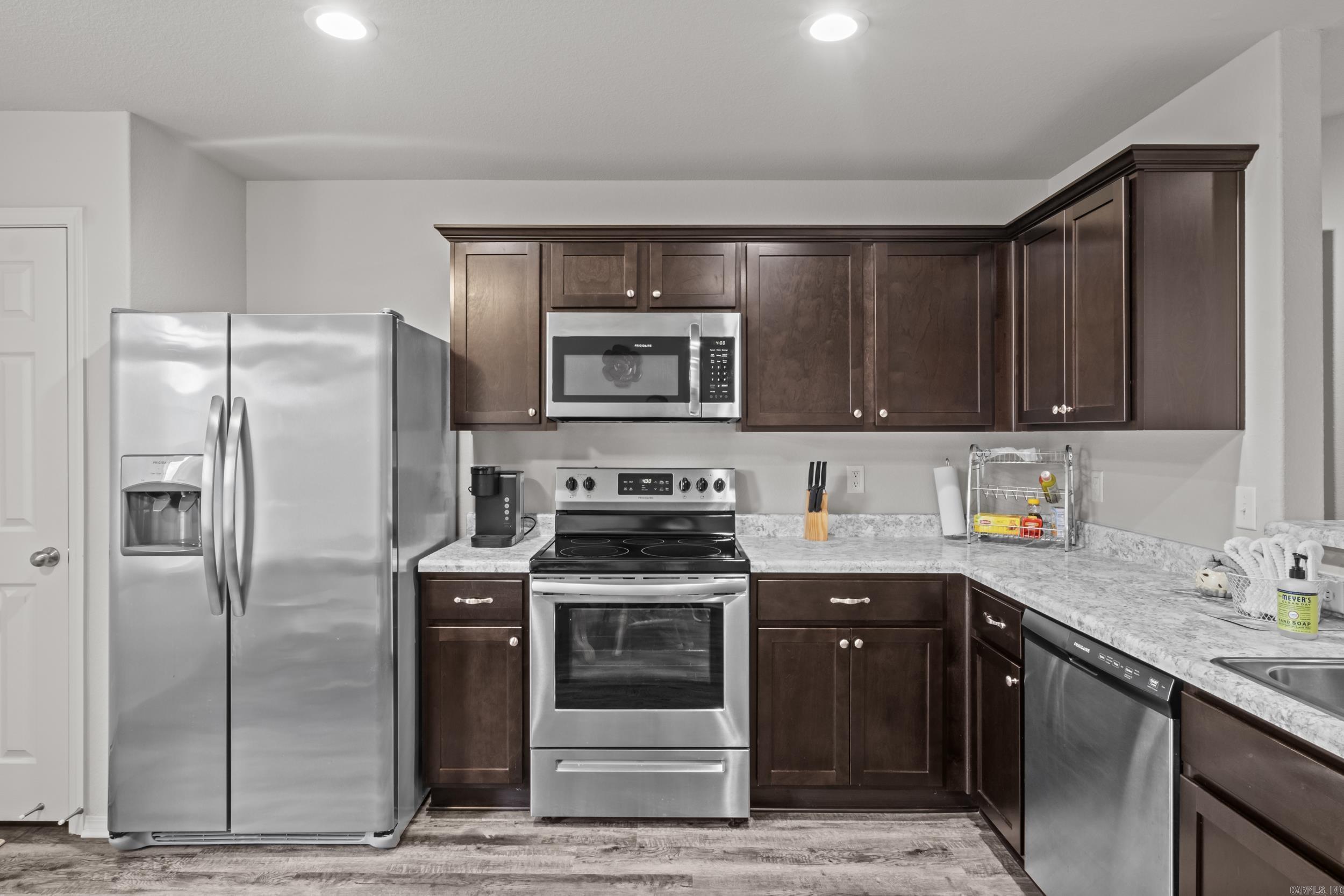 OAKLAND GROVE ESTATES - Residential