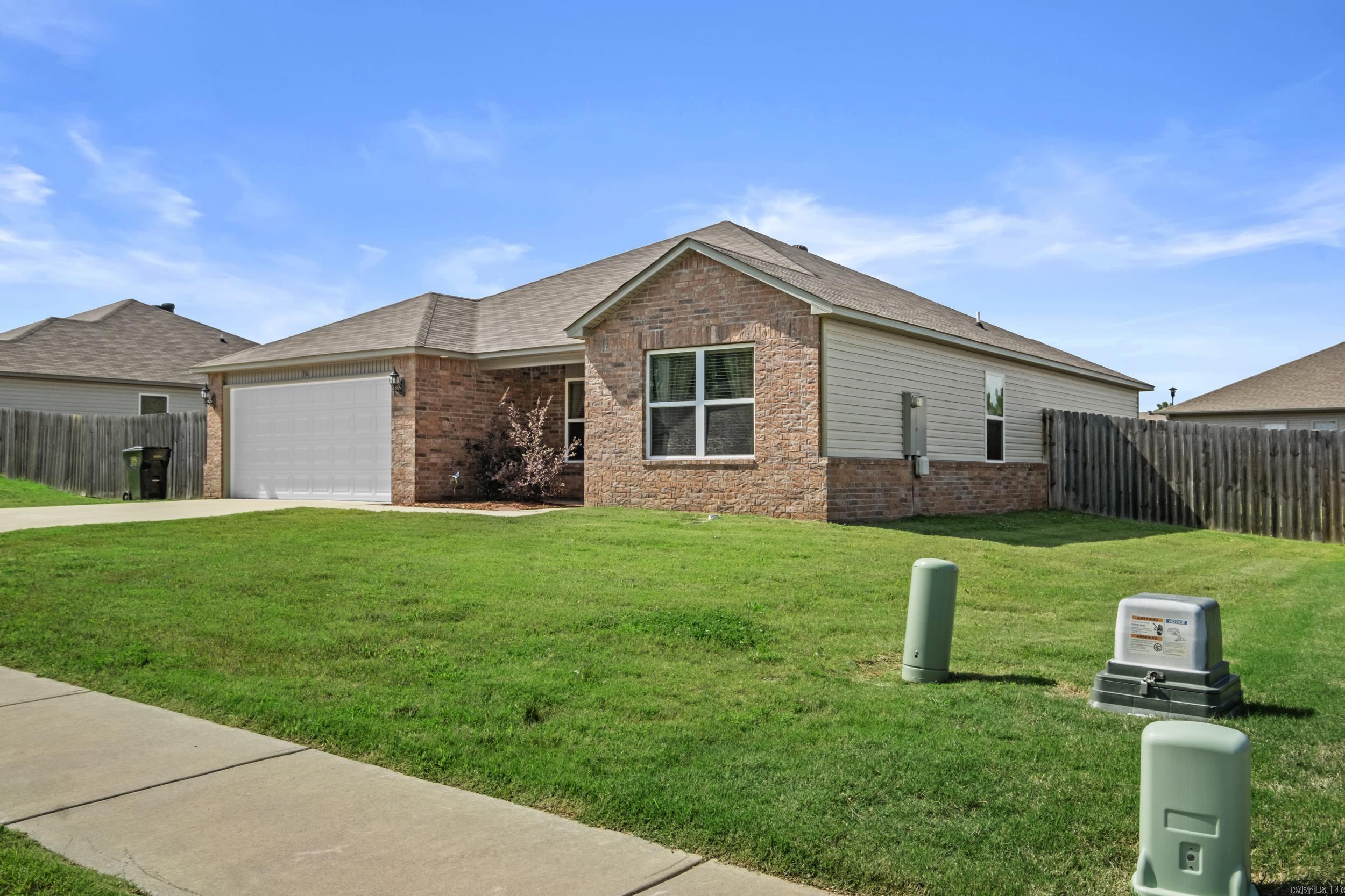 OAKLAND GROVE ESTATES - Residential