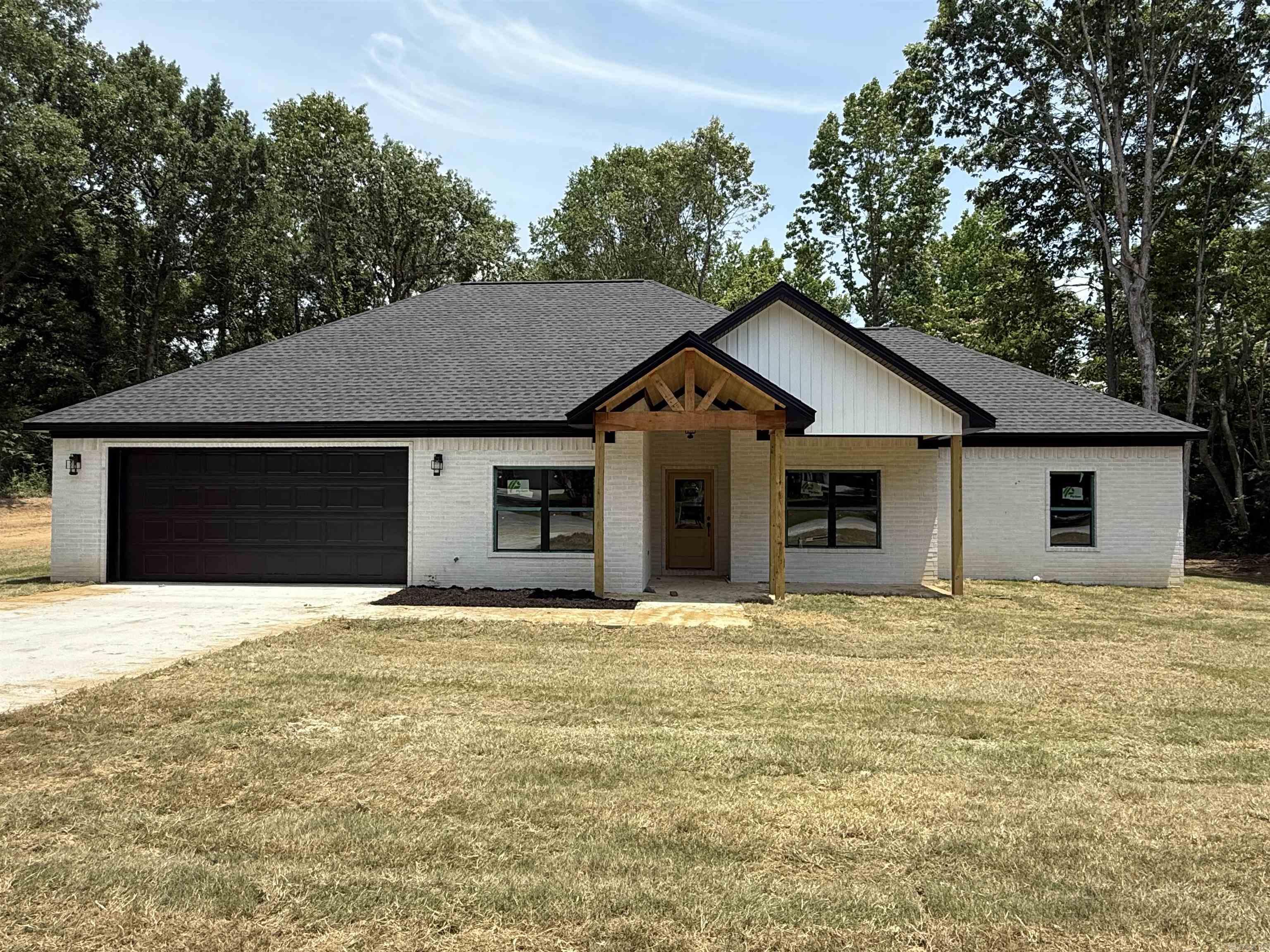 **Stylish 4-Bedroom Home in Springwater Subdivision, East End, Arkansas** This 4-bedroom, 2-bathroom house boasts a cozy wood fireplace, perfect for relaxing evenings. Located in the desirable Springwater Subdivision, the home also features a formal dining room for memorable gatherings. The master suite offers a spacious walk-in closet and a luxurious walk-in shower. Experience comfort and style in your dream home today!