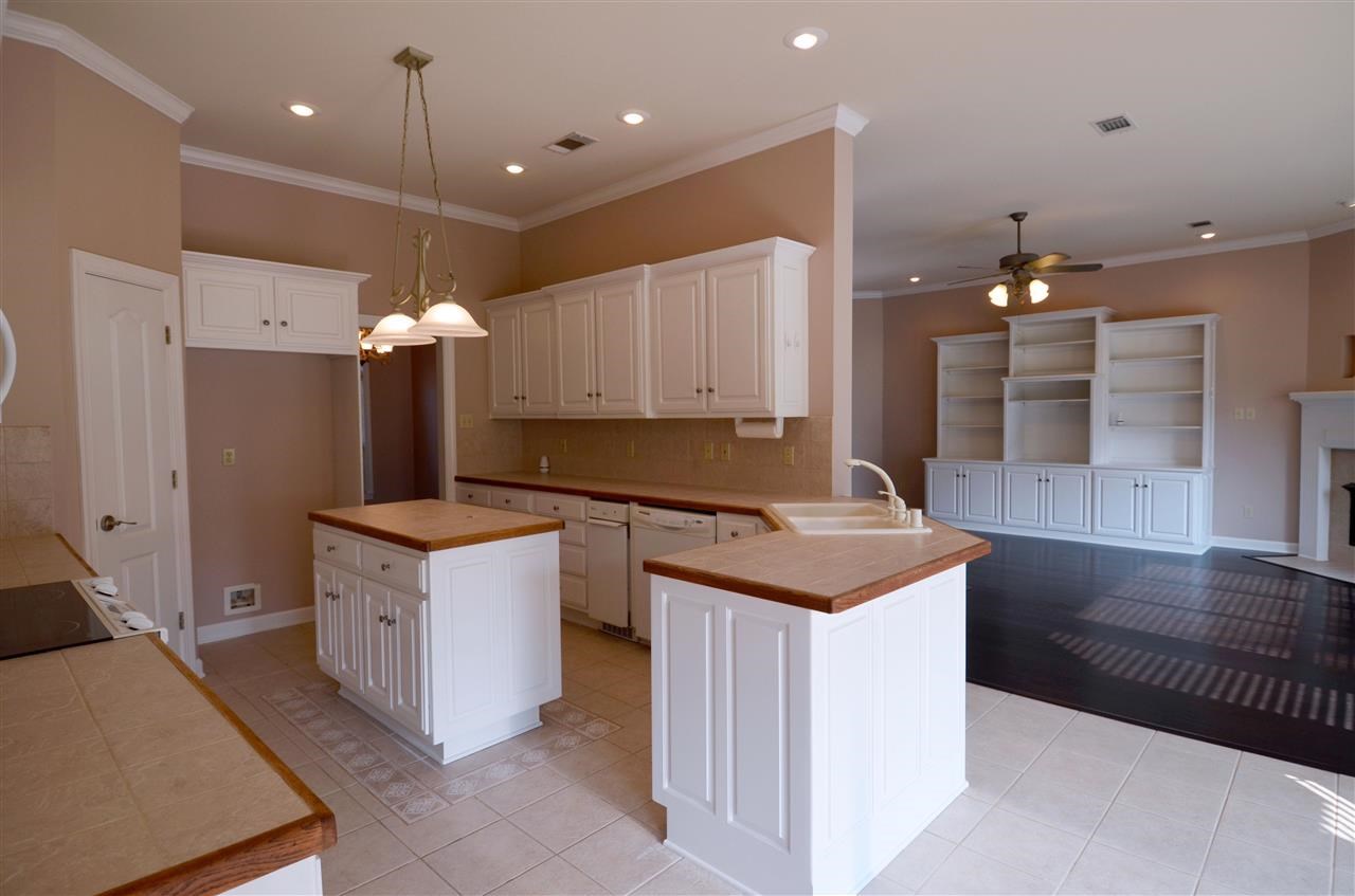 COUNTRY CLUB OF ARK THE - Residential