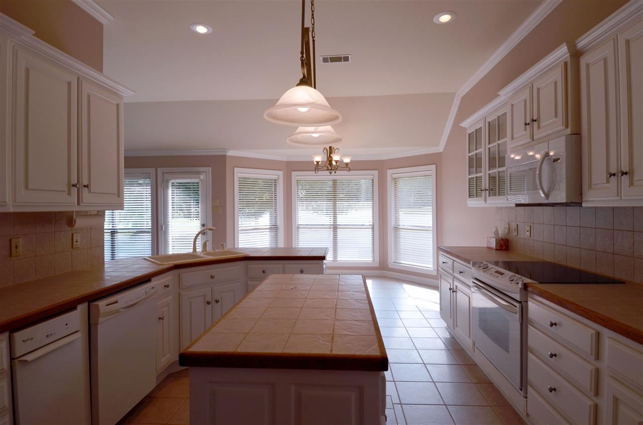 COUNTRY CLUB OF ARK THE - Residential