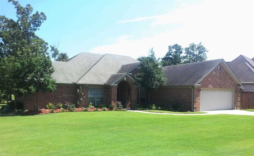 Beautiful home on the golf course.  NEW Hardwoods, carpet just installed.  Freshly painted and updated flower beds.  Newer microwave and stove.  Office/Study could be used as a 4th bedroom.  Crushed ice machine.Split plan with a jack/jill bath.  Seller just renewed Home Warranty on the home!!!  Call to see this home TODAY! Measure of sf approx.  Agents see remarks