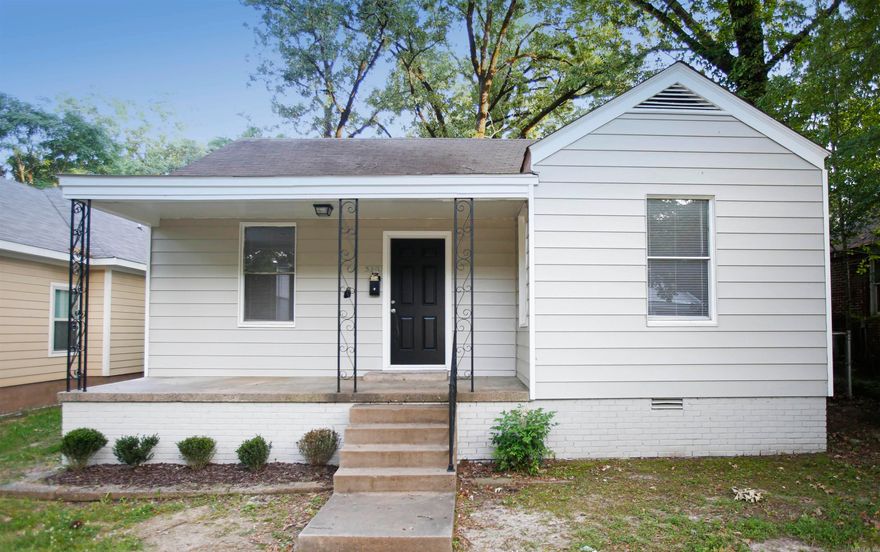 MOVE IN SPECIAL! HALF OFF FIRST MONTH’S RENT AND A FREE 50’’ SMART TV! Cute 2BD/1BA home in Little Rock. Great eat in kitchen and vinyl plank flooring in living spaces. Carpet in bedrooms. Spacious laundry room. This property is managed by Hoffman Team so beware of scammers - we will never ask you to Cashapp us money. The lease for this property is flexible. Income must be 3x the amount of rent per month unless you have a housing voucher.