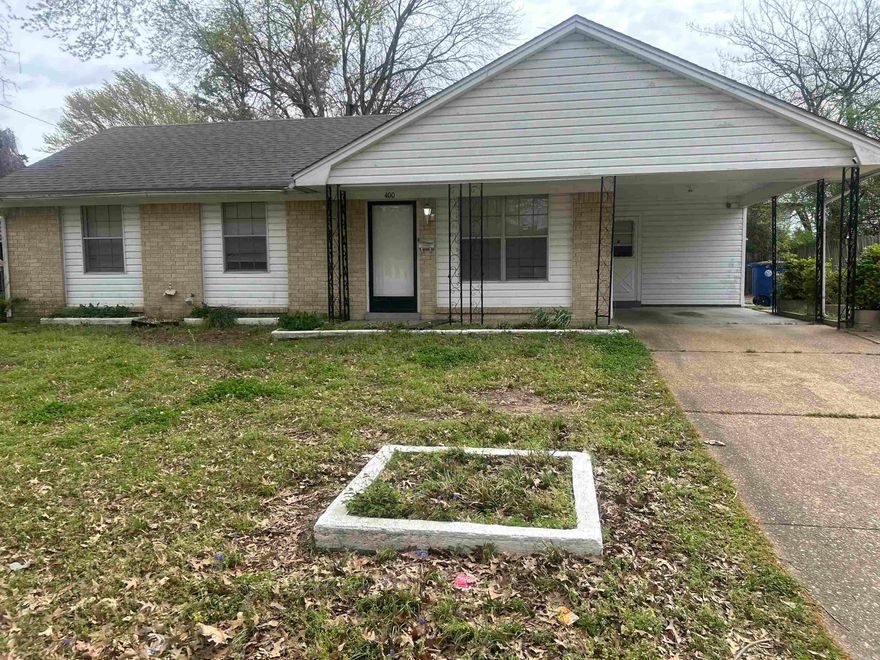 COZY 3 BEDROOM, 1 BATHROOM , Tenant Occupied   NEW  AC UNIT, FURNACE, ROOF, AND HOT WATER HEATER. RENOVATED  BATHROOM, NEW FLOORING, FRESH PAINT THROUGHOUT, HAS BEEN WELL MAINTAINED. ENJOY AN OUTDOOR COVERED PATIO FOR ALL YOUR ENTERTAINING. OWNER/AGENT