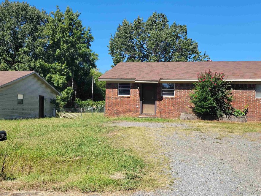 Available for rent: 2 bedroom 1 bath unit in duplex. Lease terms $650 security deposit, $50 application fee. FOR VIEWING: Please visit https://u16443.rently.com to register and schedule. Contact Century 21 Prestige Realty and apply online at c21prjxrentals.com. Office hours: Monday through Friday 8:30am-5:00pm