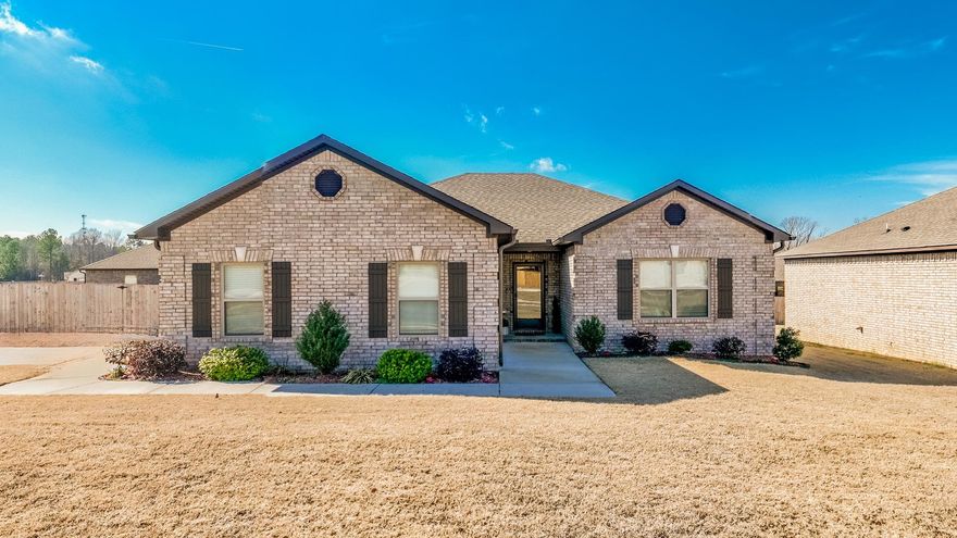 Wonderful 3-bedroom, 2-bath home featuring an open-concept living room, kitchen, and dining area with great views from every window. Enjoy the oversized covered porch, a luxurious master suite with a spacious walk-in closet, separate shower and tub, and a double-sink vanity with granite countertops. The split floor plan offers privacy, with additional bedrooms equipped with ceiling fans. The kitchen boasts stainless steel appliances, a tile backsplash, under-cabinet lighting, and more high-end touches throughout.