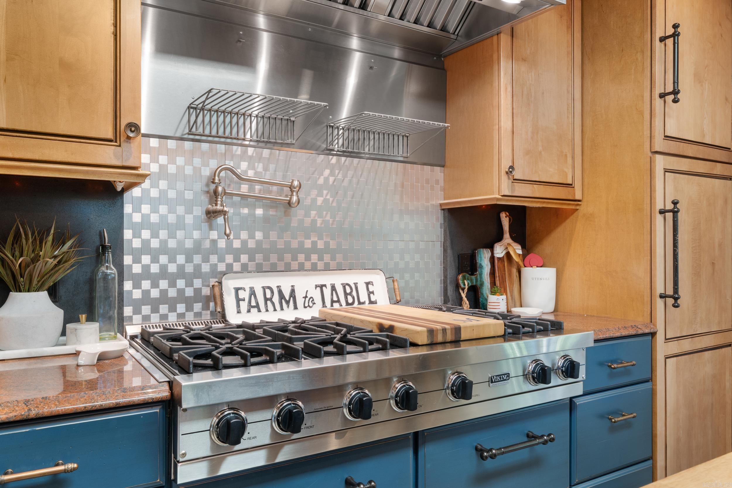 LEAWOOD MANOR - Residential