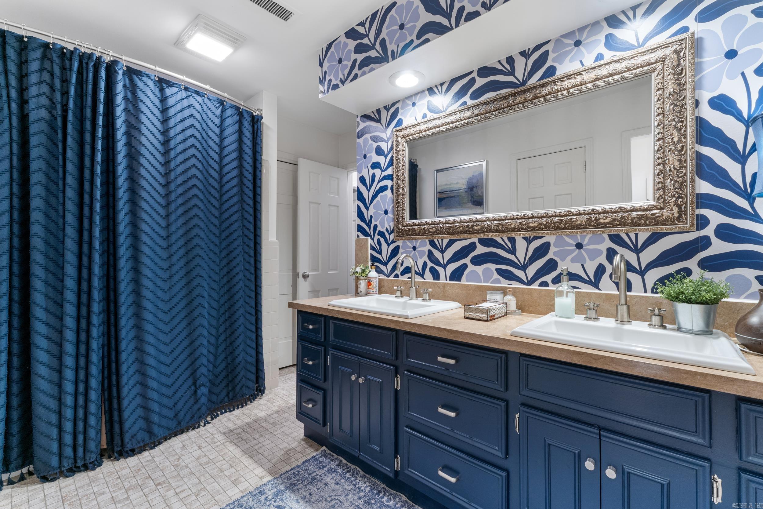 LEAWOOD MANOR - Residential