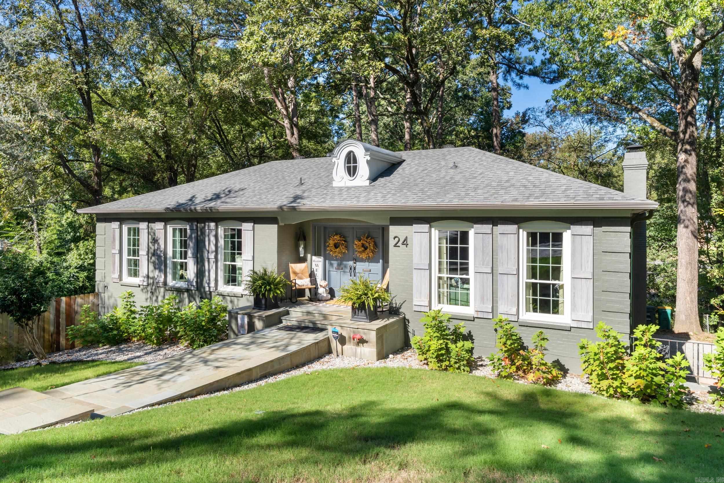 LEAWOOD MANOR - Residential