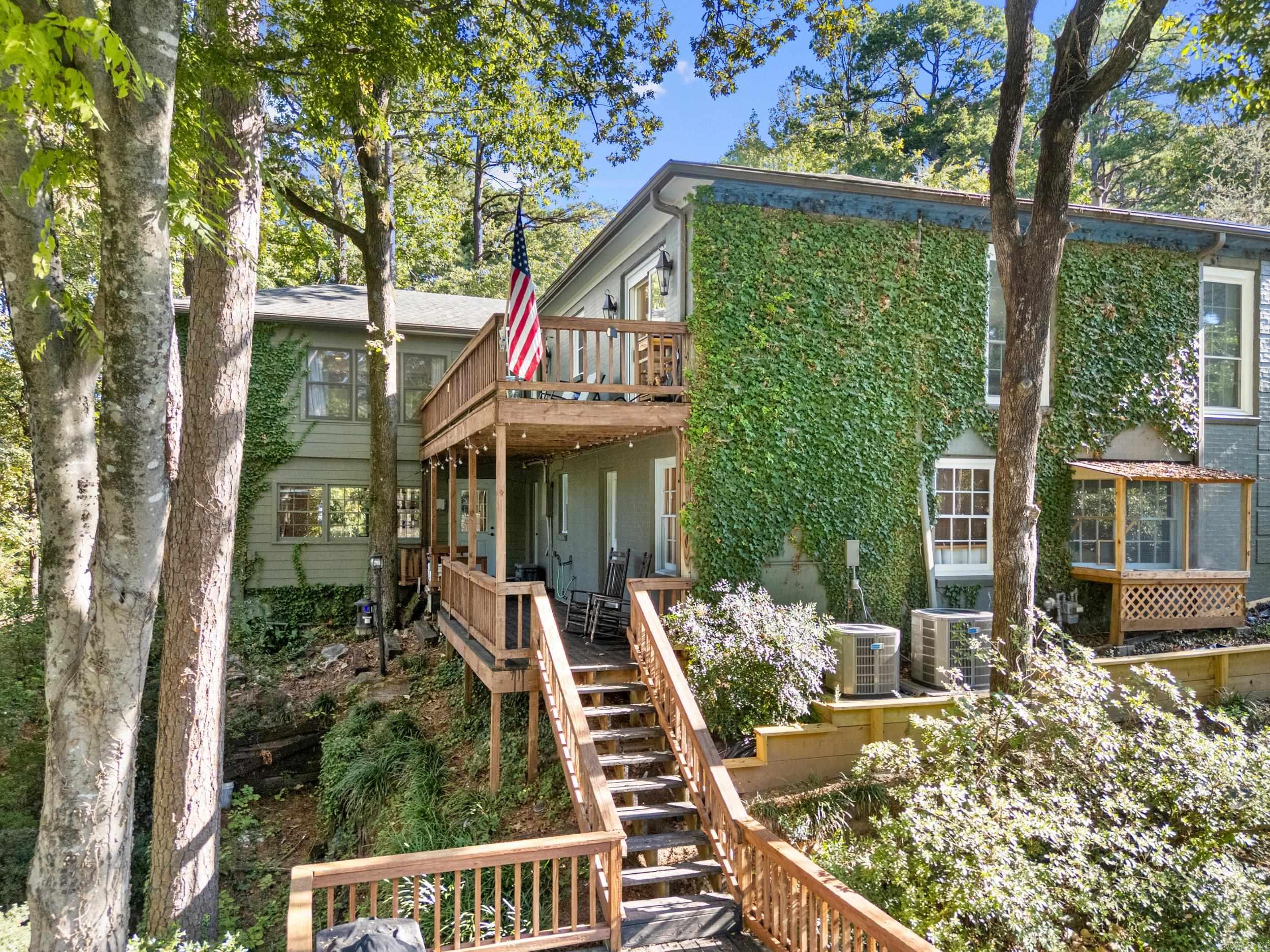 LEAWOOD MANOR - Residential