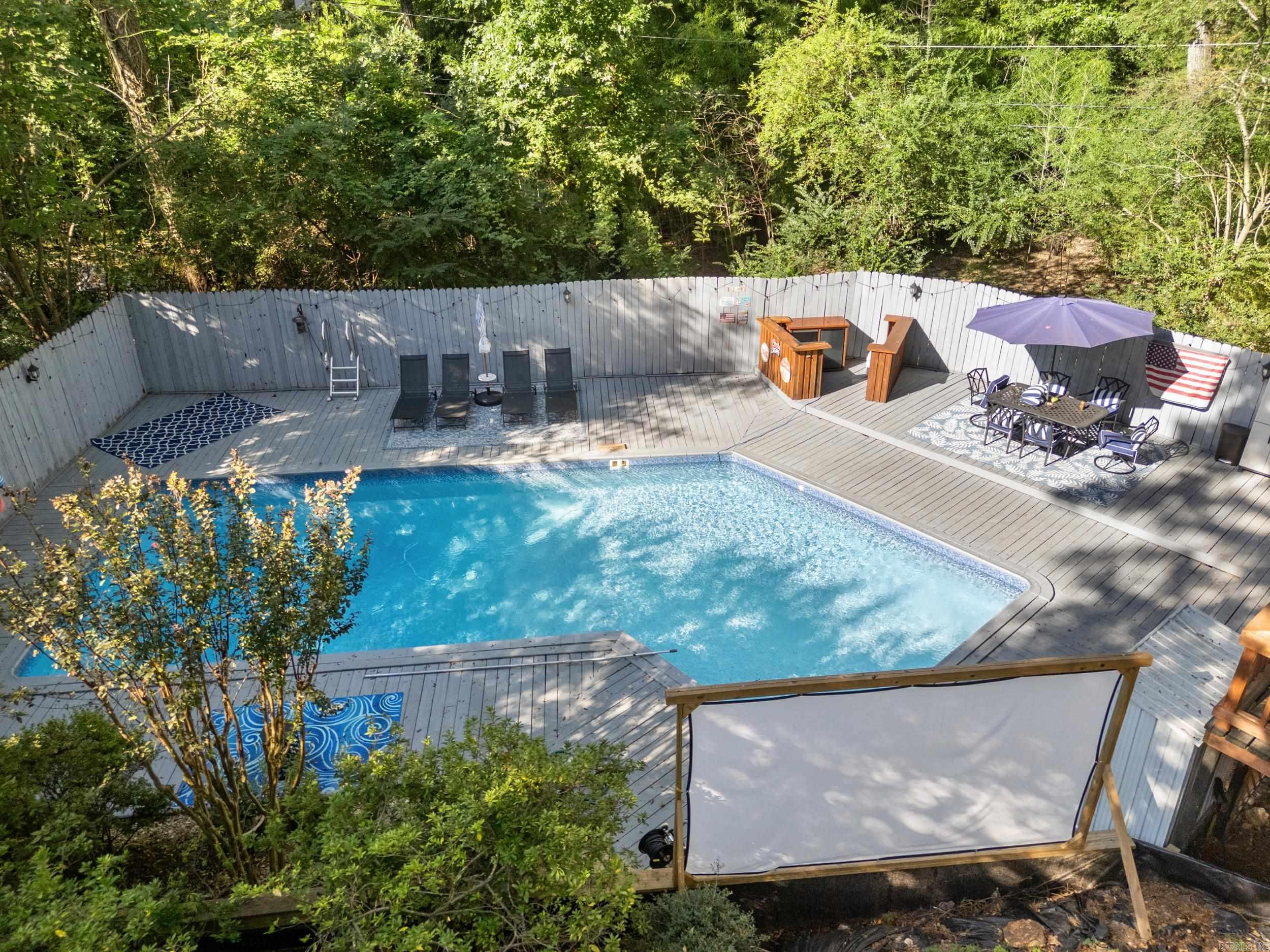 LEAWOOD MANOR - Residential